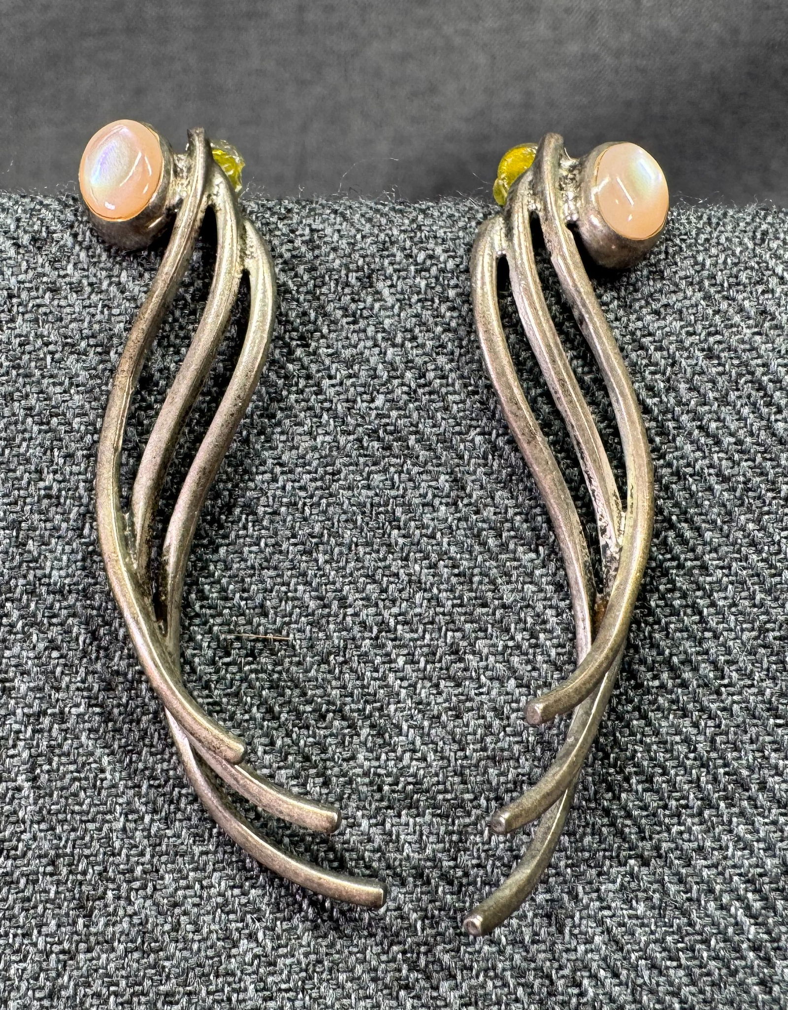 Rose MOP sterling silver long waves stud earrings: Rose MOP sterling silver long waves stud earrings. Marked 925. For measures please refer to the pictures taken with a measuring tape. Weight: 6.13 Grams. IN HOUSE Estimated* SHIPPING & HANDLING COST W