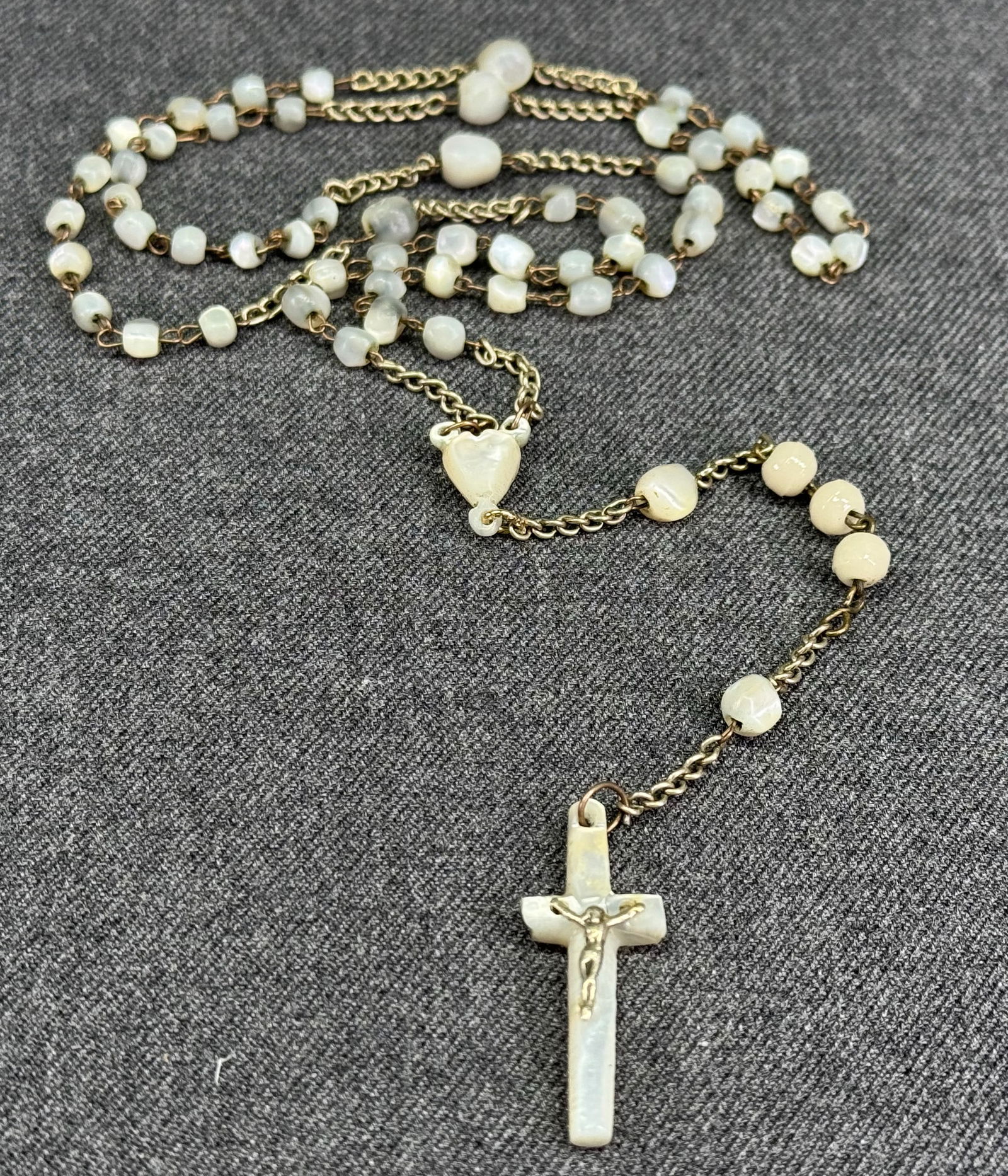 Vintage mother of pearl MOP beads, heart & crucifix silvertoned metal rosary: Vintage mother of pearl MOP beads, heart & crucifix silvertoned metal rosary. Unmarked. For measures please refer to the pictures taken with a measuring tape. Weight: 14 Grams. IN HOUSE Estimated* SHI