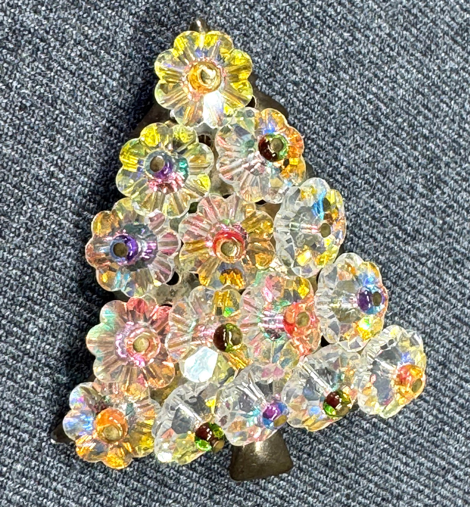 Vintage Hobe style AB margarita crystals goldtoned Christmas tree brooch pin: Vintage Hobe style AB margarita crystals goldtoned Christmas tree brooch pin. Unmarked. For measures please refer to the pictures taken with a measuring tape. Weight: 17 Grams. IN HOUSE Estimated* SHI
