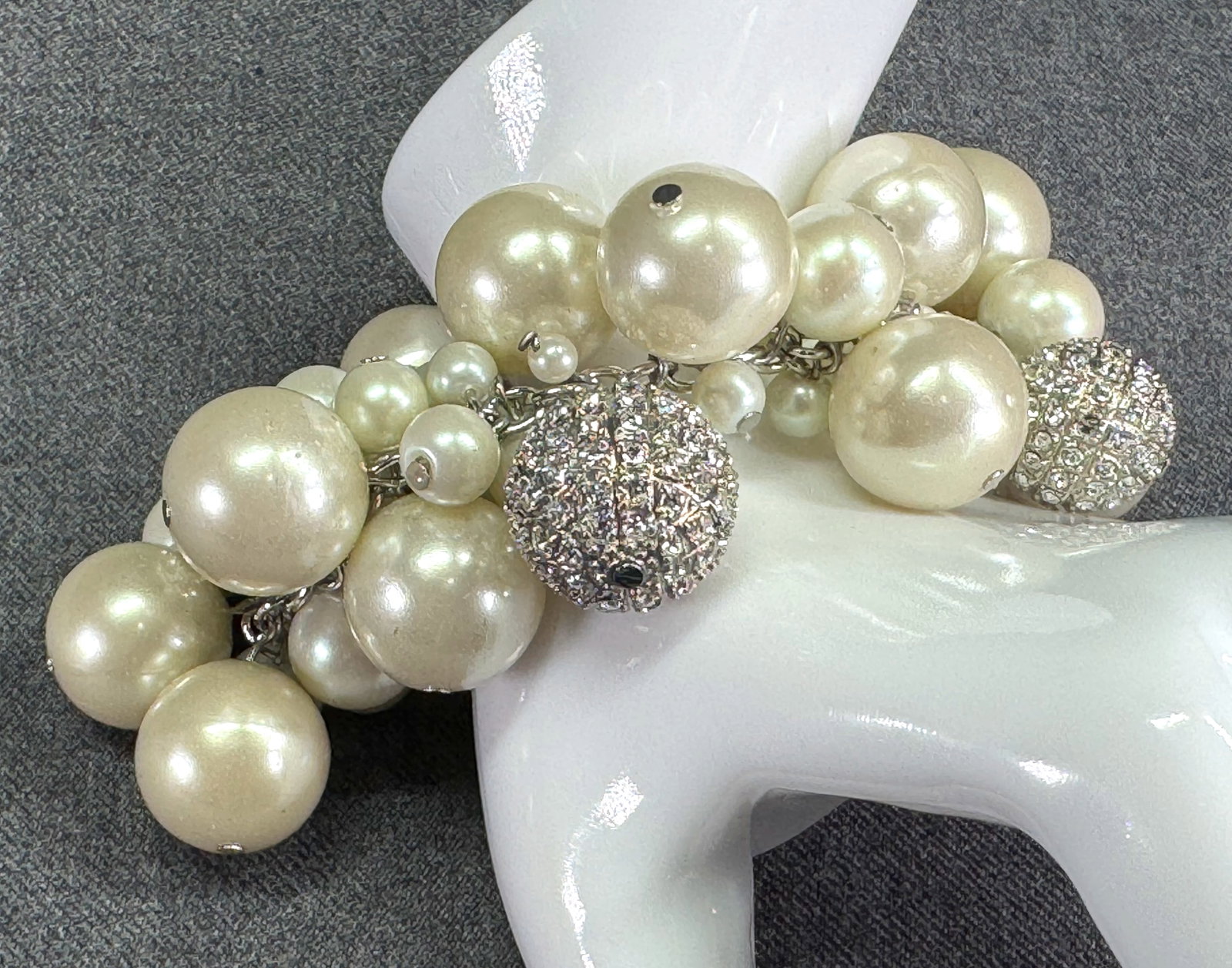 Pearly & rhinestones ball dangling beads silvertone chain cluster bracelet: Pearly & rhinestones ball dangling beads silvertone chain cluster bracelet Unmarked. For measures please refer to the pictures taken with a measuring tape. Weight: 125 Grams. This is a NO RESERVE AUCT