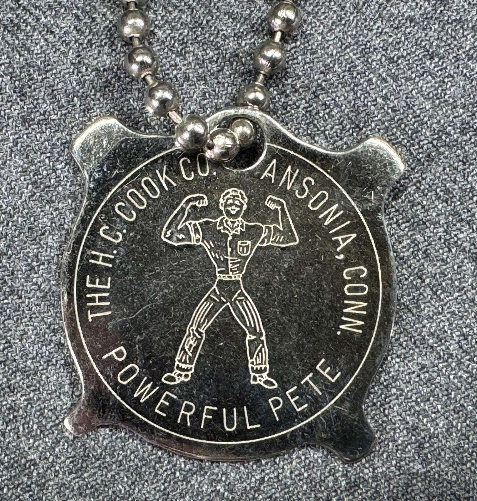 Vintage Powerful Pete Pocket Screwdriver Four Leaf Clover Keychain. Made in USA: Vintage Powerful Pete Pocket Screwdriver Four Leaf Clover Keychain. Marked. For measures please refer to the pictures taken with a measuring tape. Weight: 10 Grams IN HOUSE Estimated* shipping and han