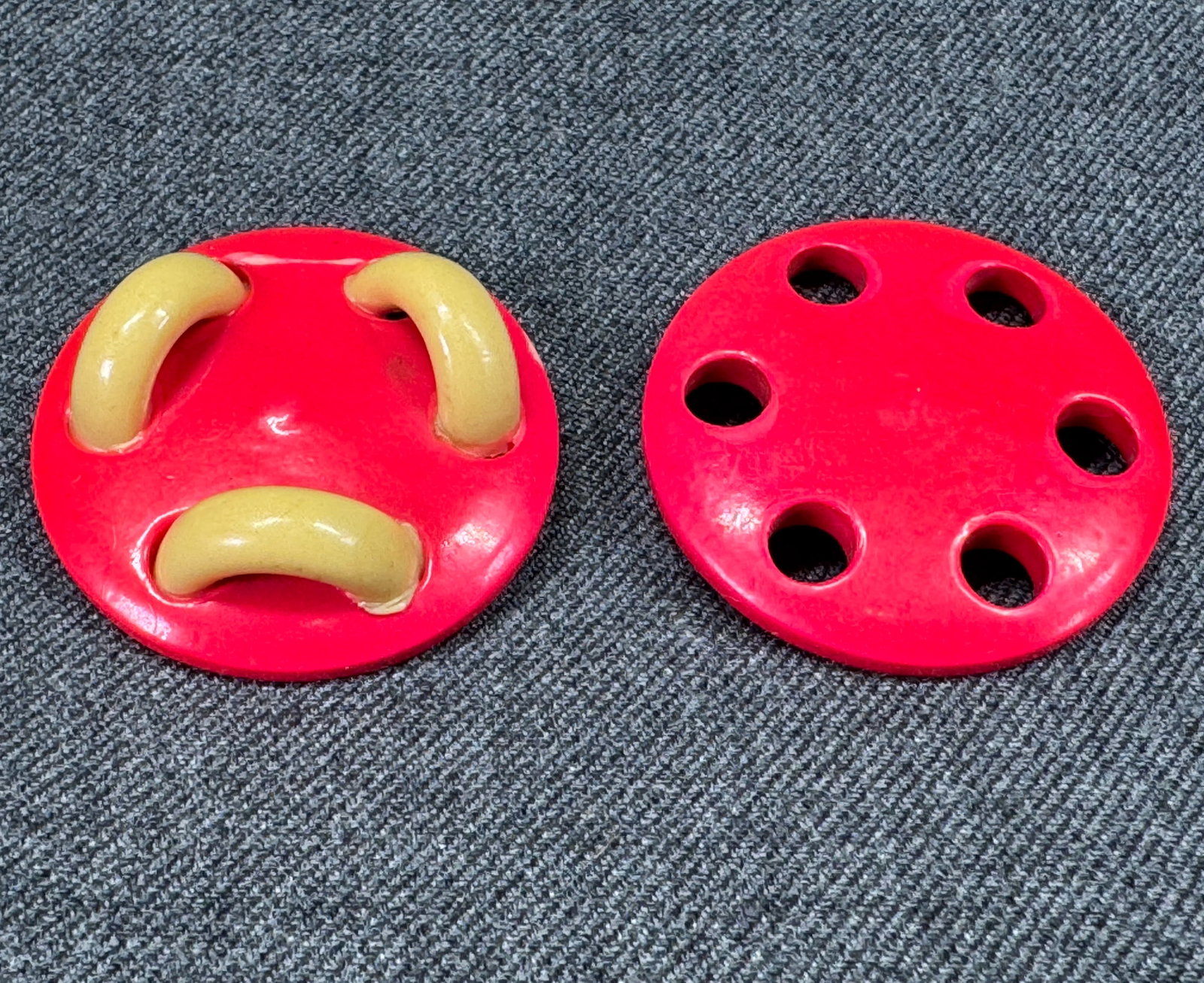 Vintage art deco holey fuchsia and fuchsia and creamy celluloid buttons: Vintage art deco holey fuchsia and fuchsia and creamy celluloid buttons For measures please refer to the pictures taken with a measuring tape. IN HOUSE Estimated* shipping and handling cost within the