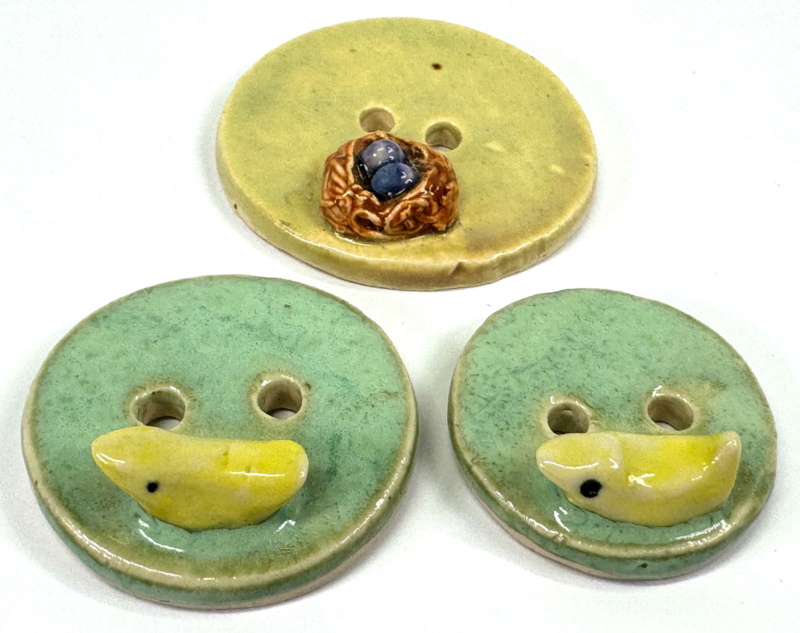 Vintage artsy hand crafted 3D nest and mother & daughter bird pottery buttons (1 of 5)