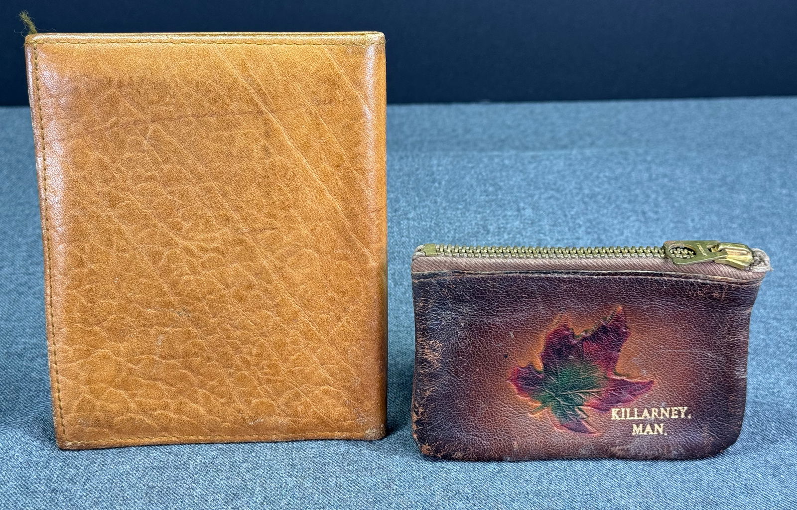 Vintage Rolf cowhide wallet & Killarney Manitoba painted maple leaf leather souvenir coin purse: Vintage Rolf cowhide wallet & Killarney Manitoba painted maple leaf leather souvenir coin purse . For measures please refer to the pictures taken with a measuring tape. Weight: 80 Grams. This is a NO