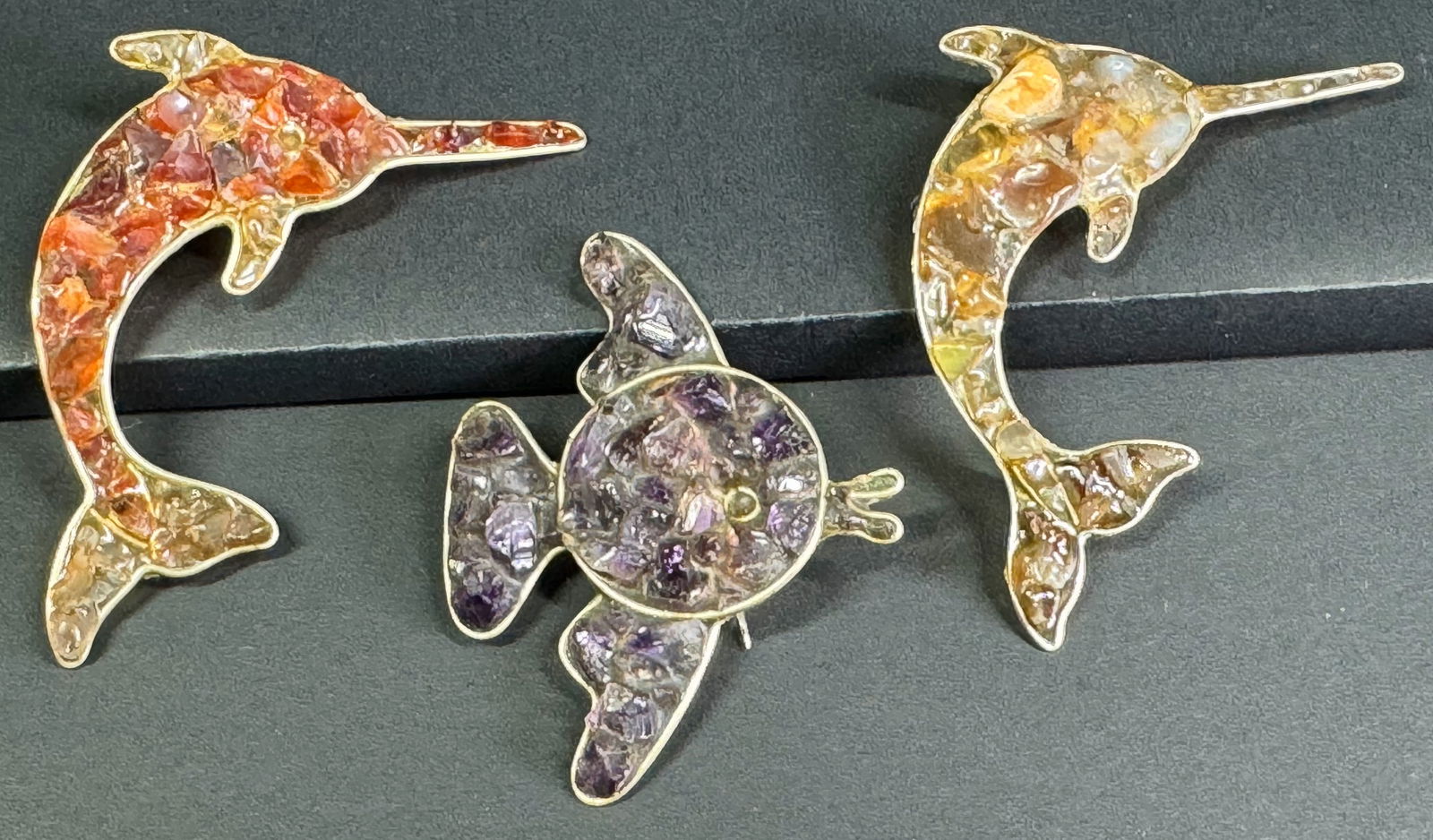Vintage artisan two agate & one amethyst stone chips clear resin inlaid wire fish pin brooches (1 of 8)