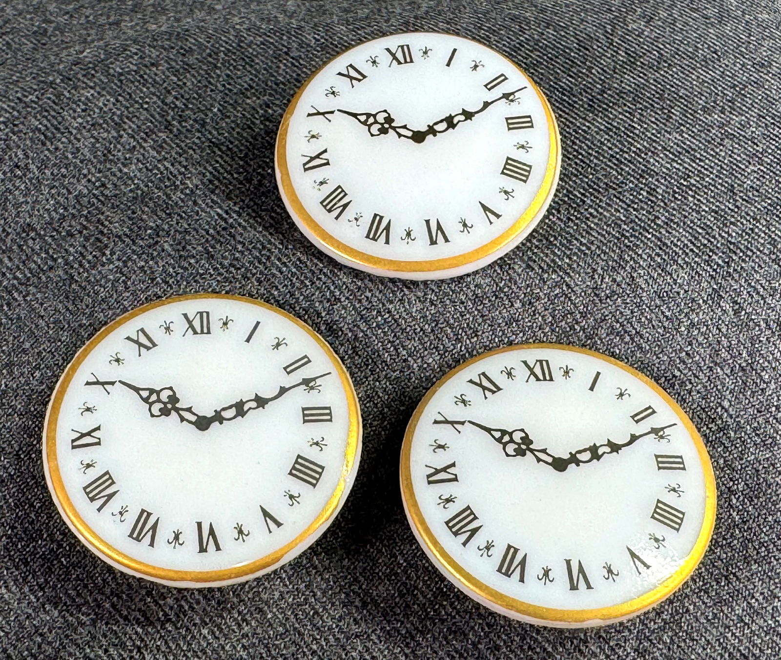 Vintage Western Germany porcelain clock pin brooch & clip earrings set. (1 of 6)