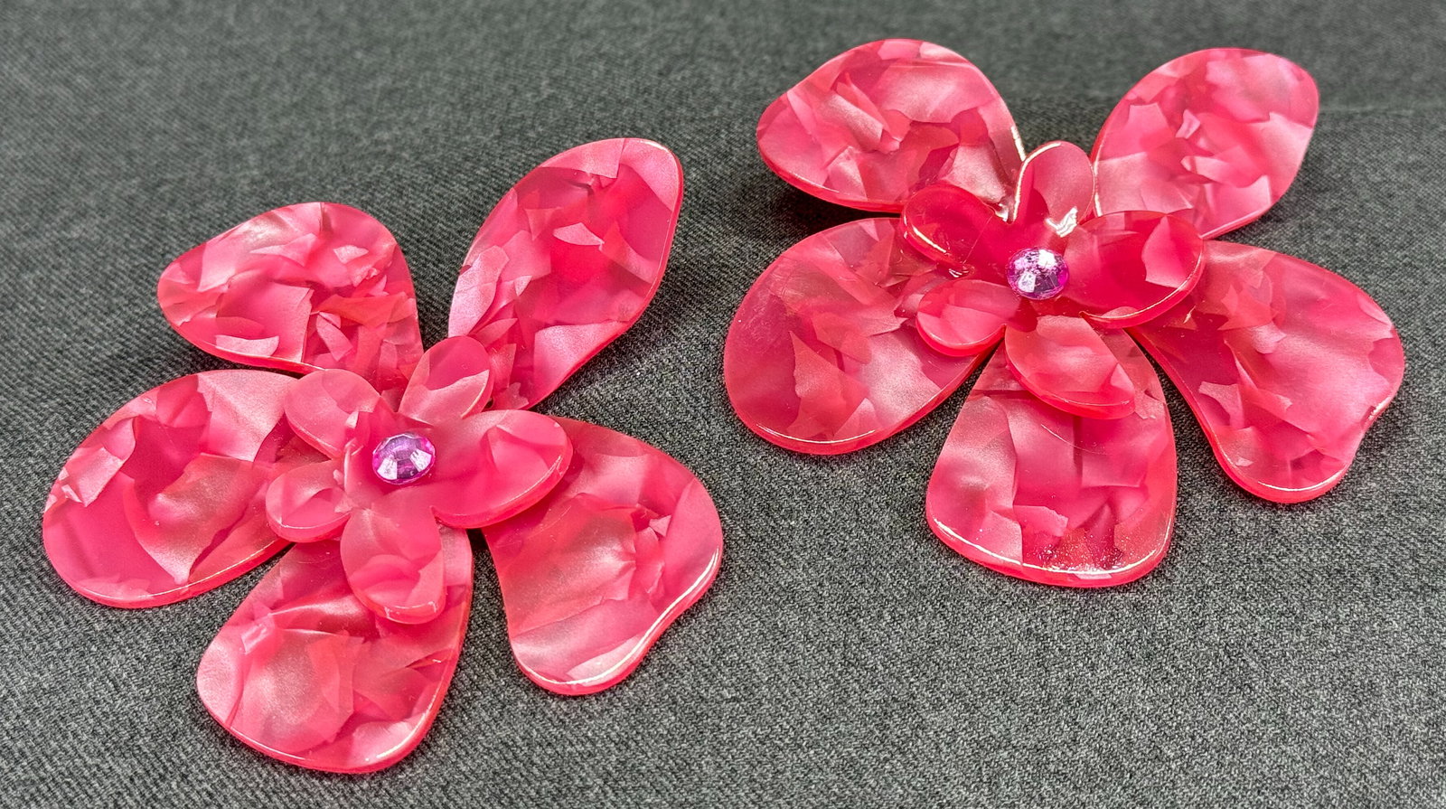 Jeweled pink plastic oversized flower dangle stud earrings: Jeweled pink plastic oversized flower dangle stud earrings. Unmarked. For measures please refer to the pictures taken with a measuring tape. Weight: 32 Grams. IN HOUSE Estimated* SHIPPING & HANDLING C