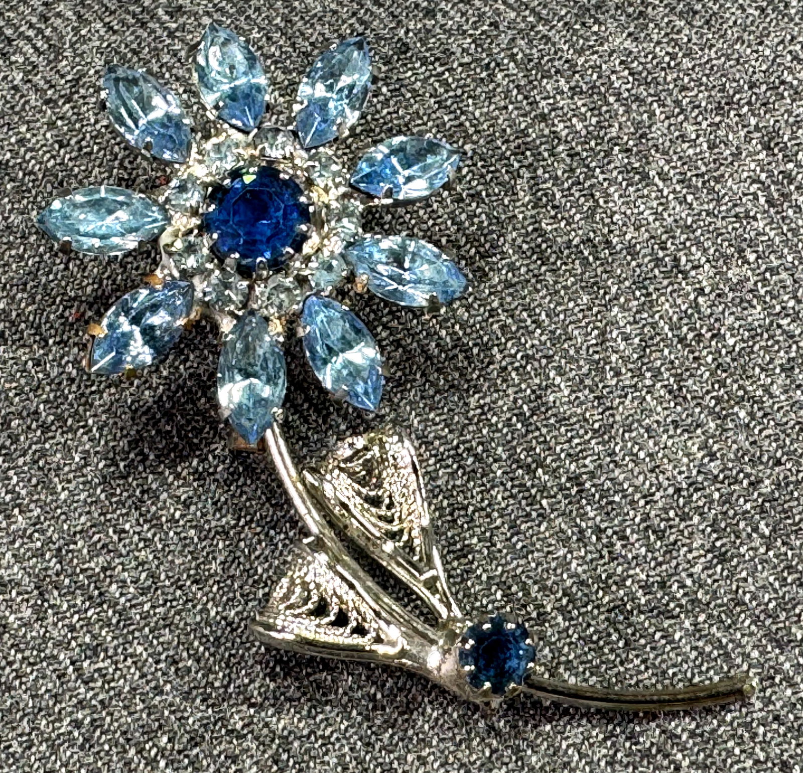 Vintage bluish crystals filigree leaves silvertoned metal flower brooch pin (1 of 8)