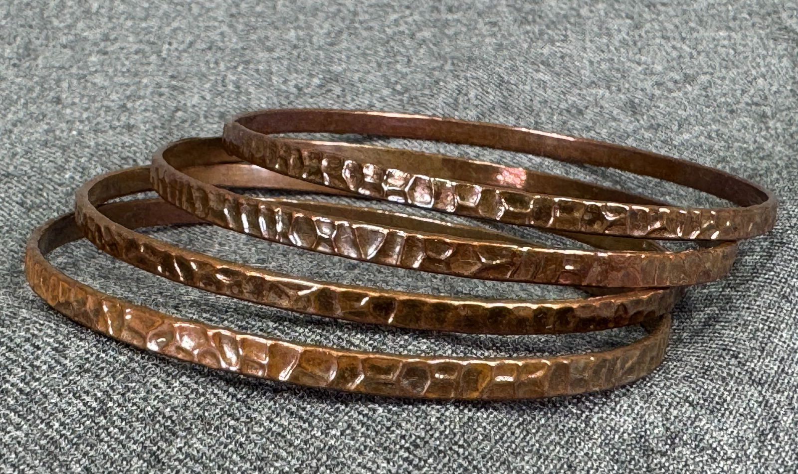 Vintage brutalist hammered coppered metal bracelet bangles. Lot of 4: Vintage brutalist hammered coppered metal bracelet bangles. Lot of 4. Unmarked. For measures please refer to the pictures taken with a measuring tape. Weight: 28 Grams. IN HOUSE Estimated* SHIPPING &