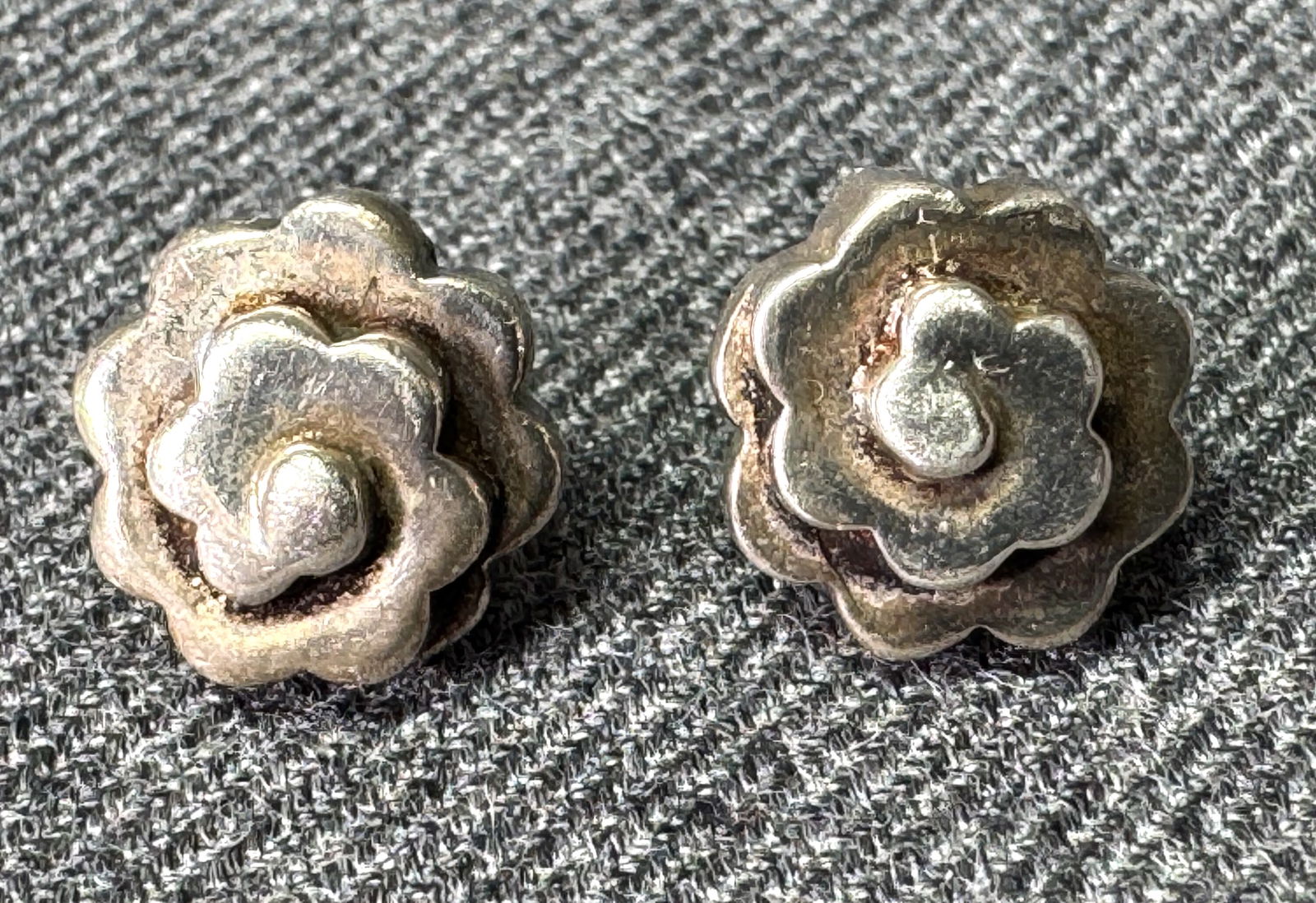 Vintage modernist style flower sterling silver stud earrings (1 of 6)