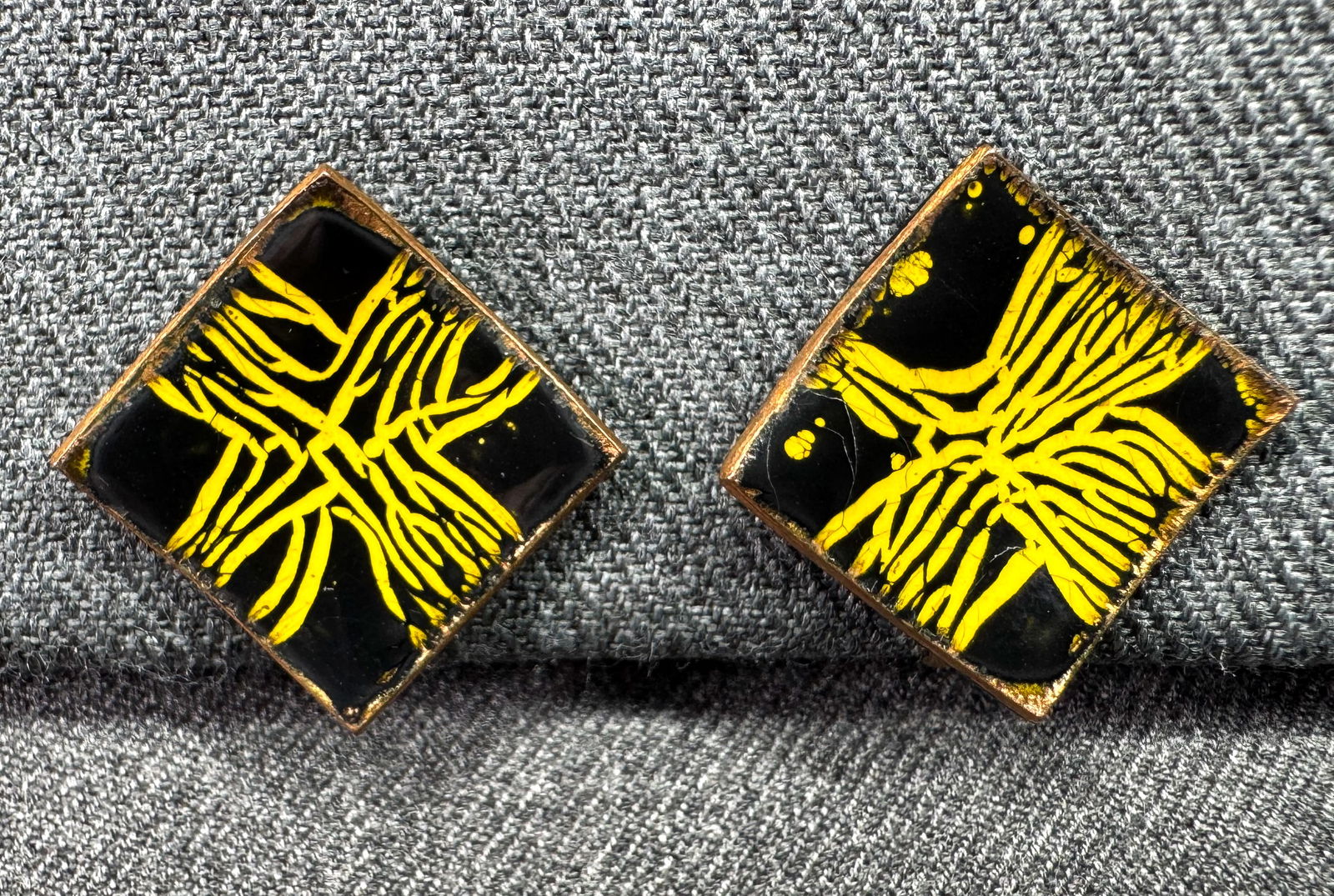 Vintage MCM yellow & black enamel copper screw back earrings (1 of 4)