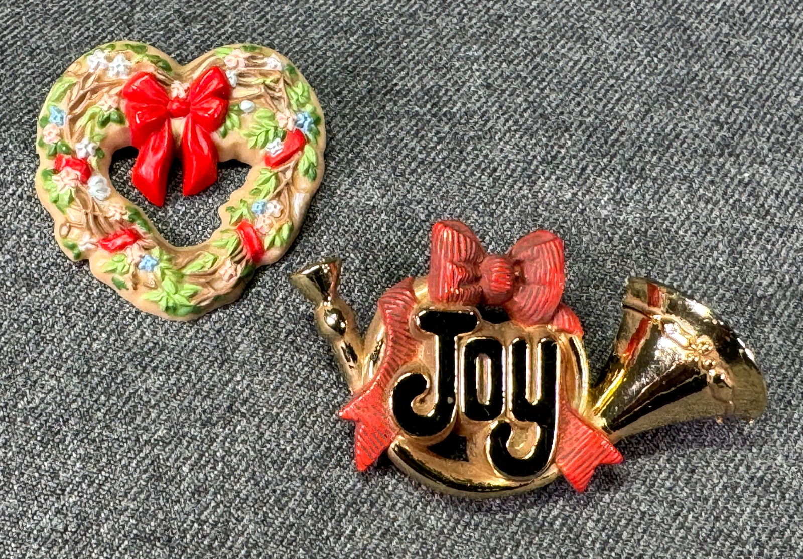 Vintage Hallmark Christmas plastic brooch pins. Heart dated 1985 & French Horn 1983 (1 of 8)