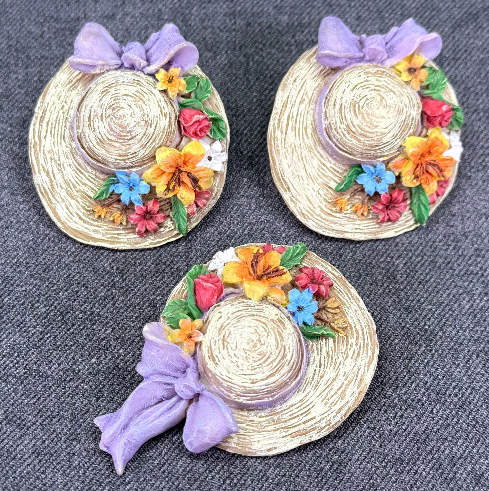 Vintage assorted hat with flowers painted resin stud pins. Lot of 3: Vintage assorted hat with flowers painted resin stud pins. Lot of 3. Unmarked For measures please refer to the pictures taken with a measuring tape. Weight: 47 Grams IN HOUSE Estimated* shipping and h