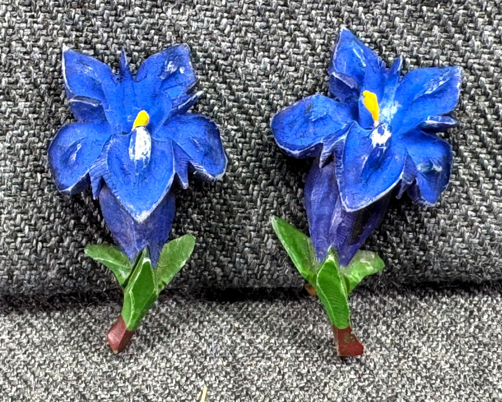 Vintage painted and carved bone gentian flower screw back earrings: Vintage painted and carved bone gentian flower screw back earrings. Unmarked. For measures please refer to the pictures taken with a measuring tape. Weight: 4 Grams. This is a NO RESERVE AUCTION: ther