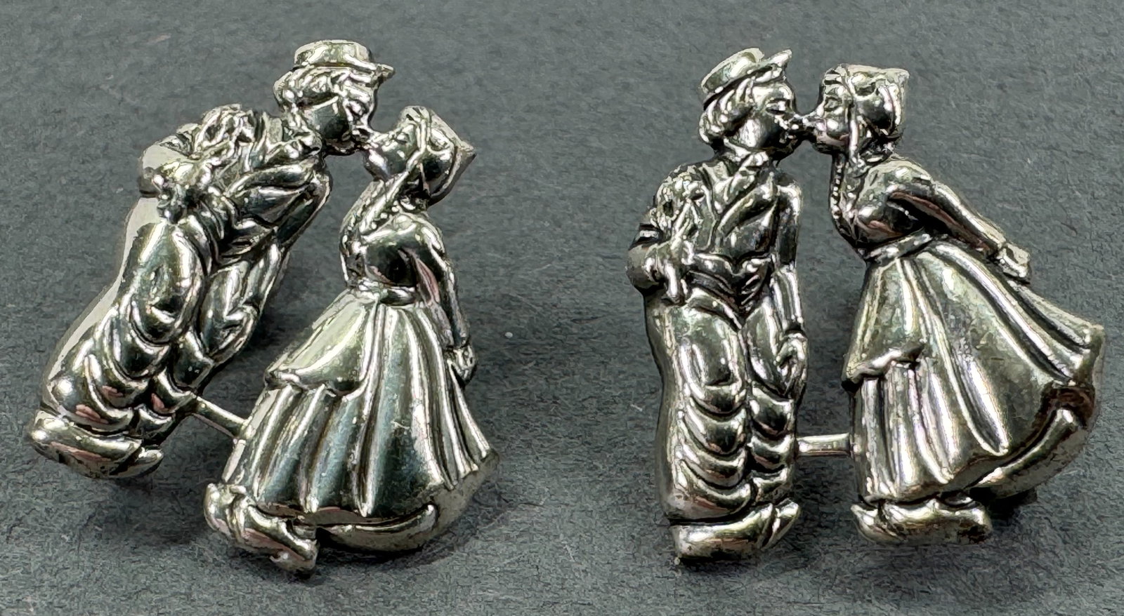 Vintage Beau sterling silver Dutch kissing loving couple screw earrings.: Vintage Beau sterling silver Dutch kissing loving couple screw earrings. Marked. For measures please refer to the pictures taken with a measuring tape. Weight: 2.97 Grams. This is a NO RESERVE AUCTION
