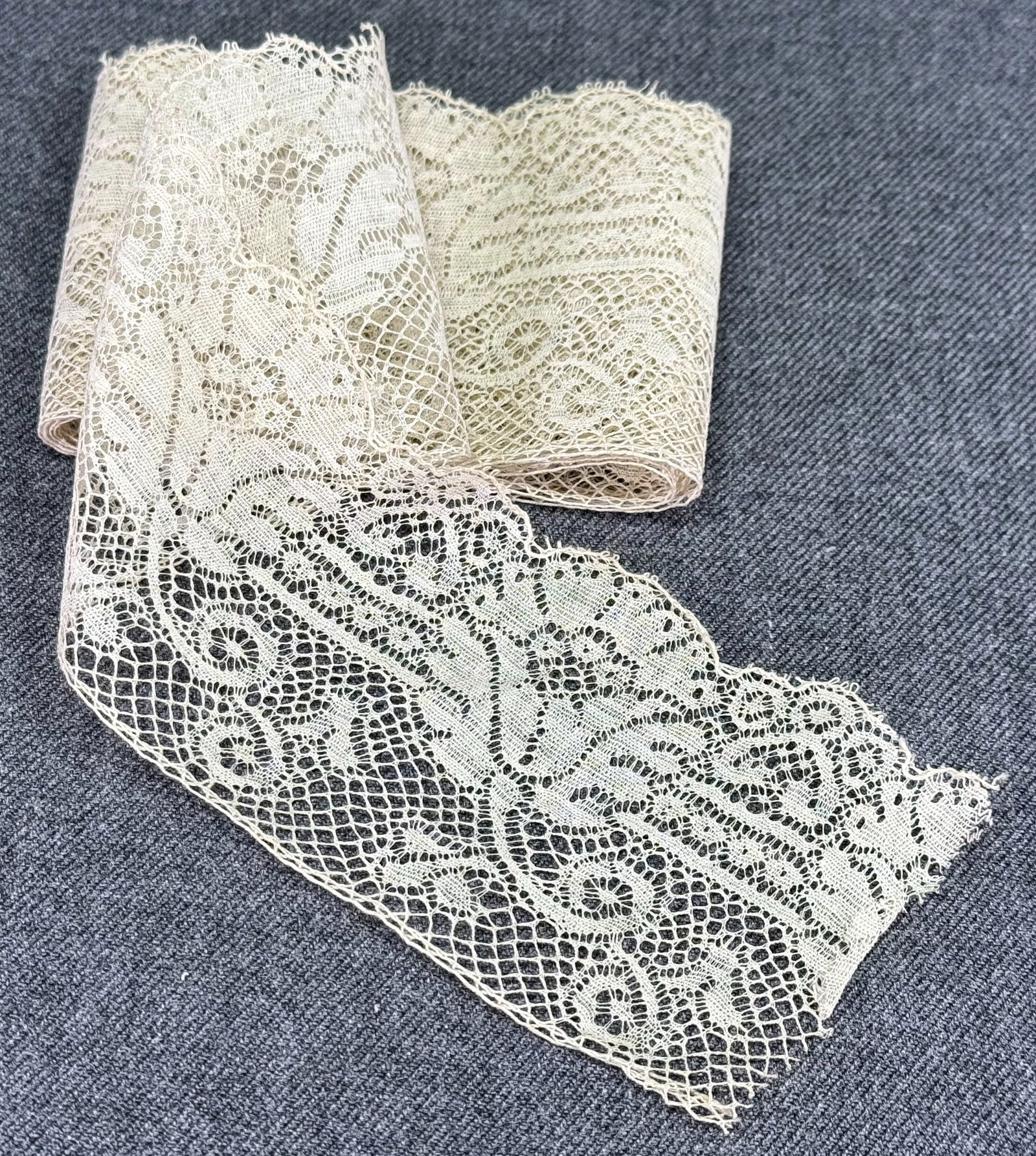 Vintage lace trim for sewing crafts. 1 yard long. Unused: Vintage lace trim for sewing crafts. 1 yard long. Unused For measures please refer to the pictures taken with a measuring tape. < IN HOUSE Estimated* SHIPPING & HANDLING COST WITHIN THE U.S. : $7 WE C
