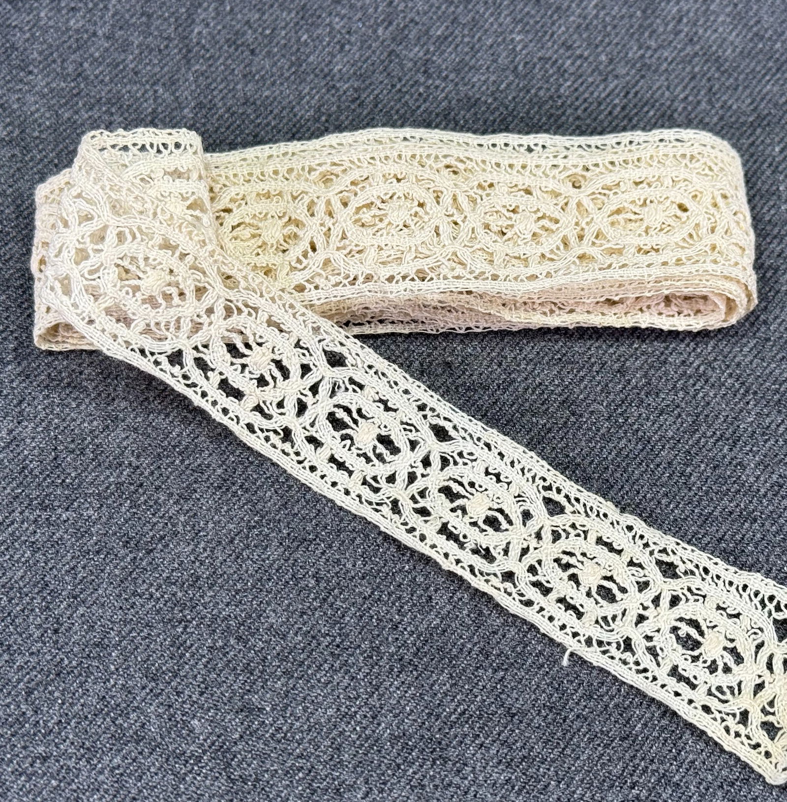 Vintage lace trim for sewing crafts. 1 Yard long. Unused: Vintage lace trim for sewing crafts. 1 Yard long. Unused For measures please refer to the pictures taken with a measuring tape. < IN HOUSE Estimated* SHIPPING & HANDLING COST WITHIN THE U.S. : $7 WE C