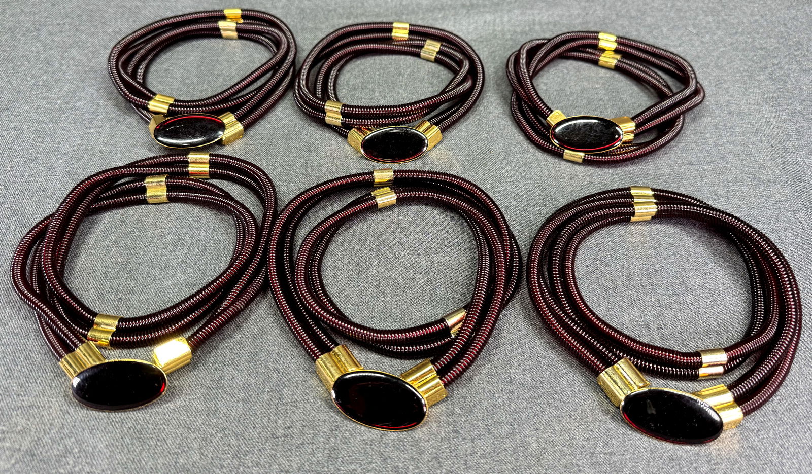 Vintage enamel goldtone clasp extensible brown plastic phone cord style belt. Lot of 6: Vintage enamel goldtone clasp extensible brown plastic phone cord style belt. Lot of 6. Unmarked. For measures please refer to the picture taken with a measuring tape. Weight: 260 Grams . IN HOUSE Est