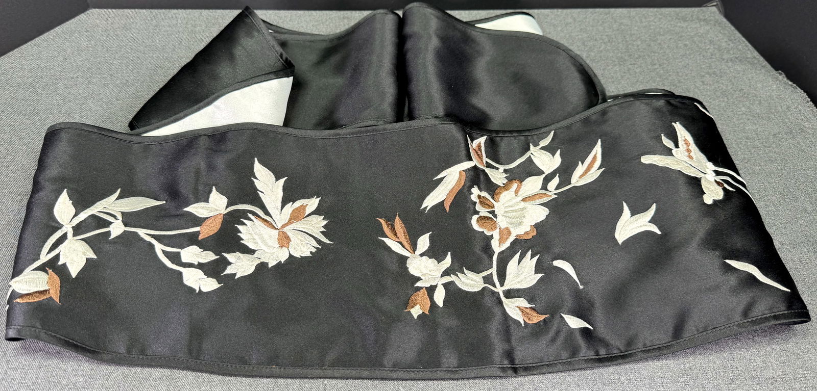 Chinese embroidery flowers, Leaves & butterflies black silky belt sash: Chinese embroidery flowers, Leaves & butterflies black silky belt sash. Lined in white silky fabric. It measures 80 inches long end to end. For measures please refer to the pictures taken with a measu