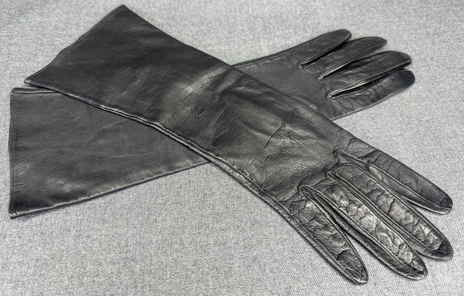 Vintage genuine black leather lined in silk gloves. (1 of 6)
