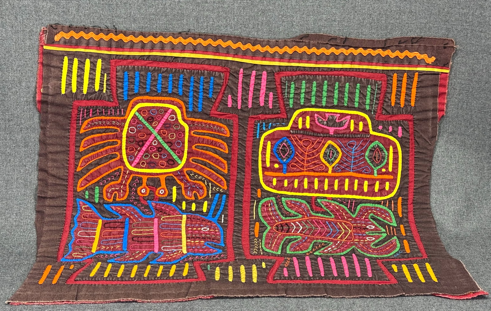 Vintage Central America San Blas Island Panama Kuna People Mola Textile.: Vintage Central America San Blas Island Panama Kuna People Mola Textile. For measures please refer to the pictures taken with a measuring tape. This is a NO RESERVE AUCTION: there are no hidden or con