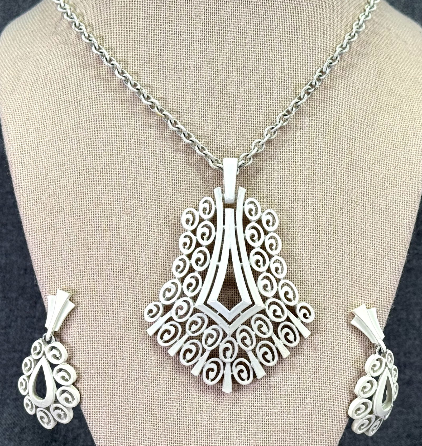 Vintage Crown Trifari white enamel filigree pendant w/ chain necklace & earrings: Vintage Crown Trifari white enamel filigree pendant w/ chain necklace & earrings. Marked. For measures please refer to the pictures taken with a measuring tape. Weight: 56 Grams IN HOUSE Estimated* SH