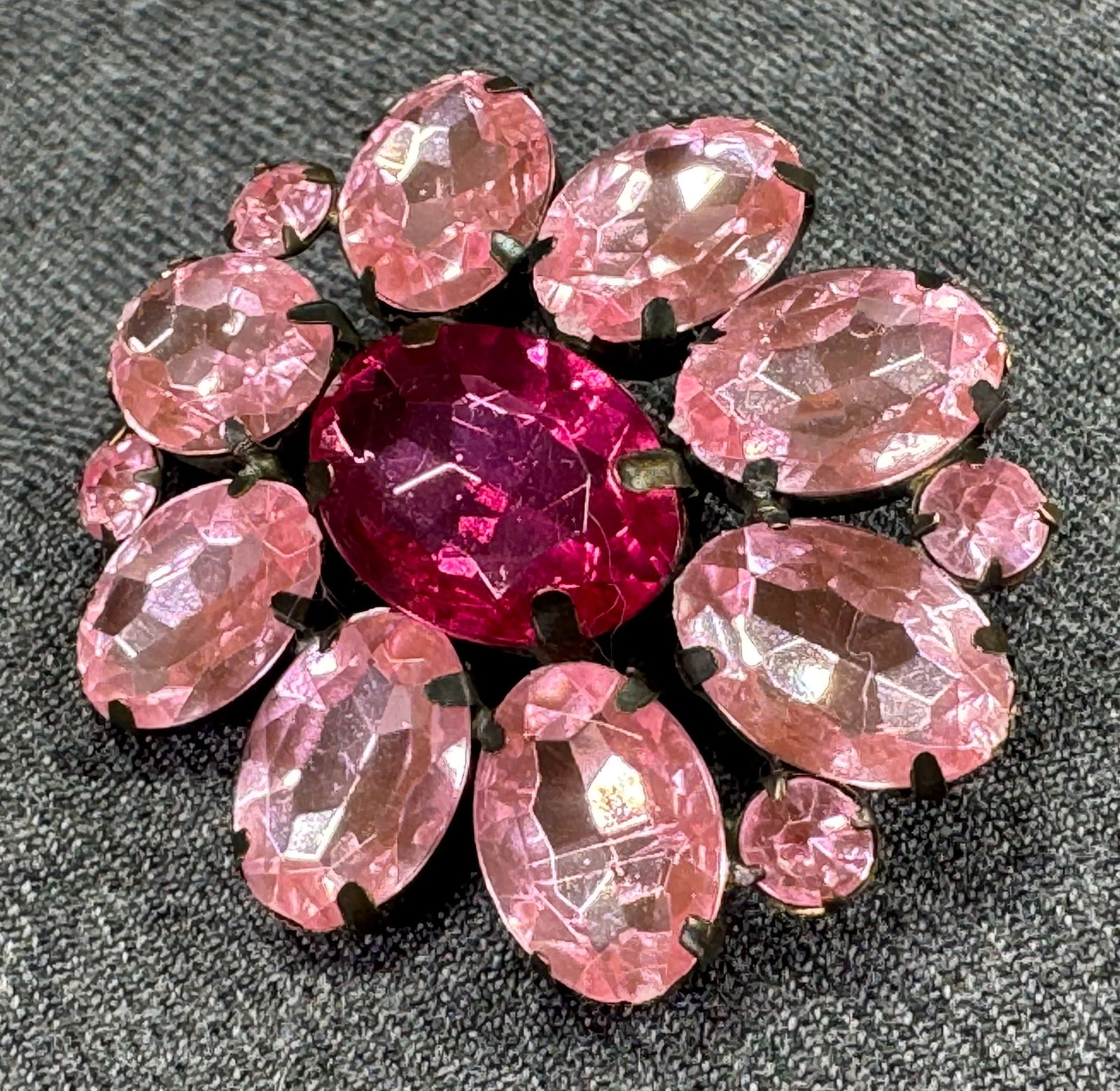 Rose and pink plastic beads flower brooch pin: Rose and pink plastic beads flower brooch pin. Unmarked. For measures please refer to the pictures taken with a measuring tape. IN HOUSE Estimated* SHIPPING & HANDLING COST WITHIN THE U.S. : $7 WE COM