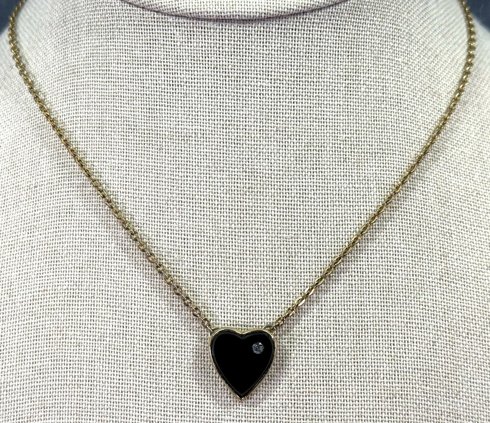 Vintage 1976 Sarah Coventry Cupid's Touch necklace. Clear crystal black lucite heart.: Vintage 1976 Sarah Coventry Cupid's Touch necklace. Clear crystal black lucite goldtoned heart. Marked Sarah. For measures please refer to the pictures taken with a measuring tape. Weight: 4 Grams. IN
