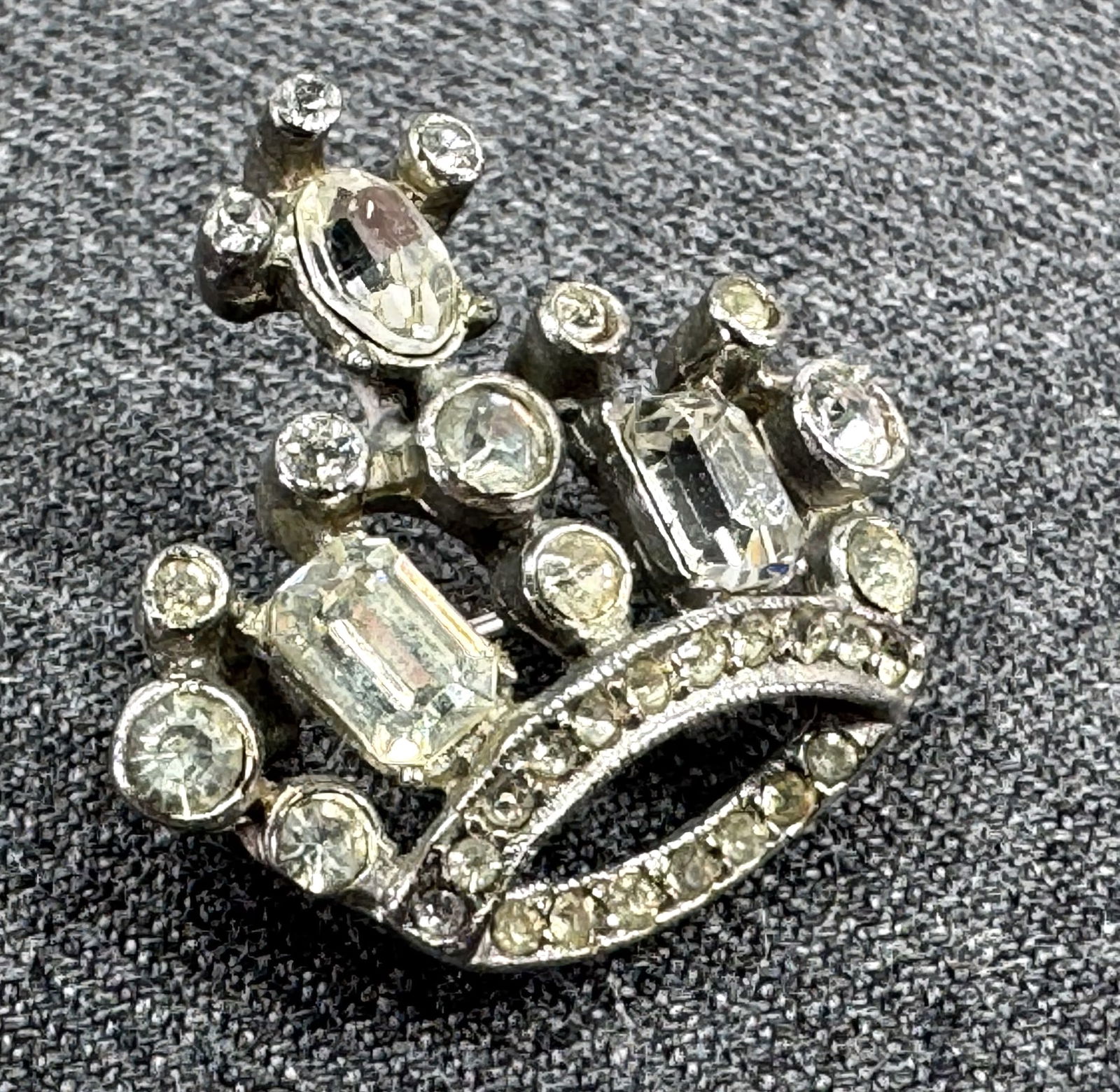 Vintage clear crystals silvertone  miniature crown brooch pin (1 of 6)