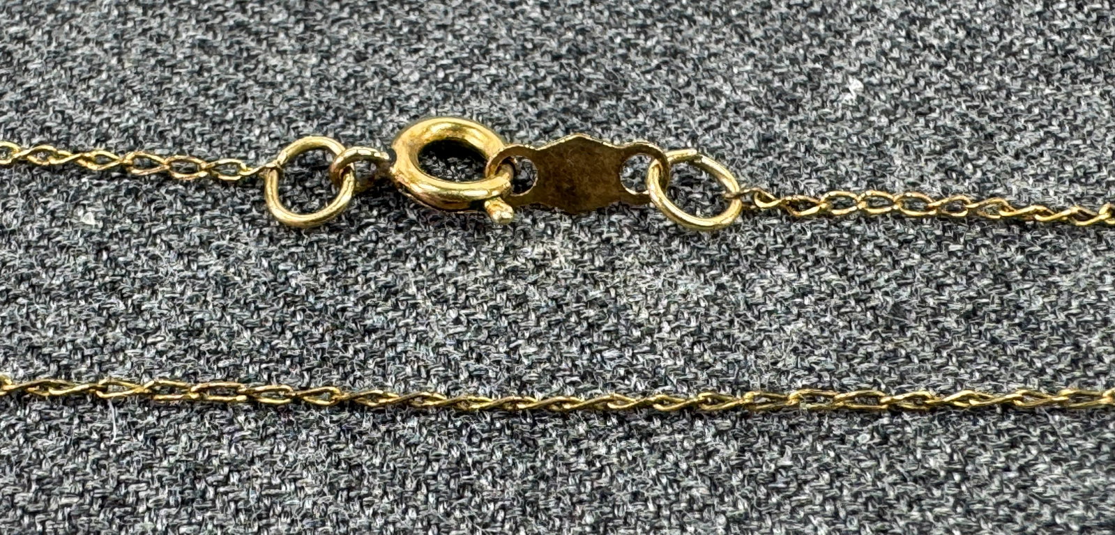 Vintage PPC 14K Gold-filled chain necklace: Vintage PPC 14K Gold-filled chain necklace. Marked. For measures please refer to the pictures taken with a measuring tape. Weight: 1.28 Grams. IN HOUSE Estimated* SHIPPING & HANDLING COST WITHIN THE U