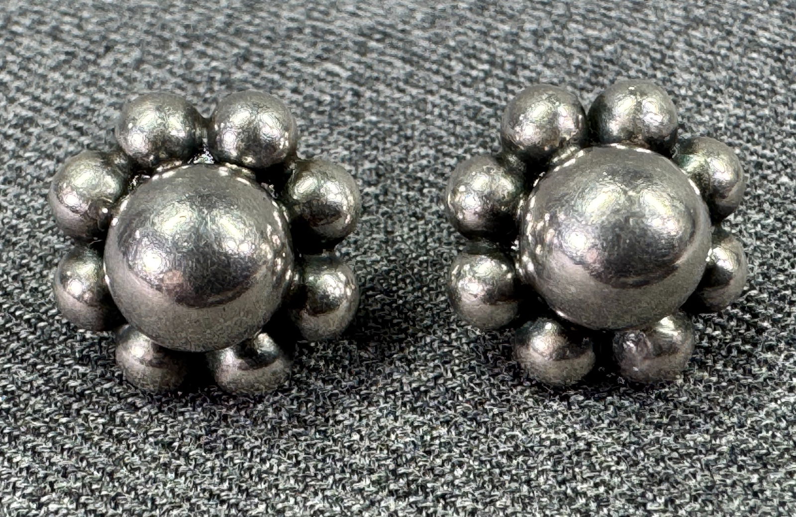 Vintage MCM silver plated ball beads flower stud earrings (1 of 4)