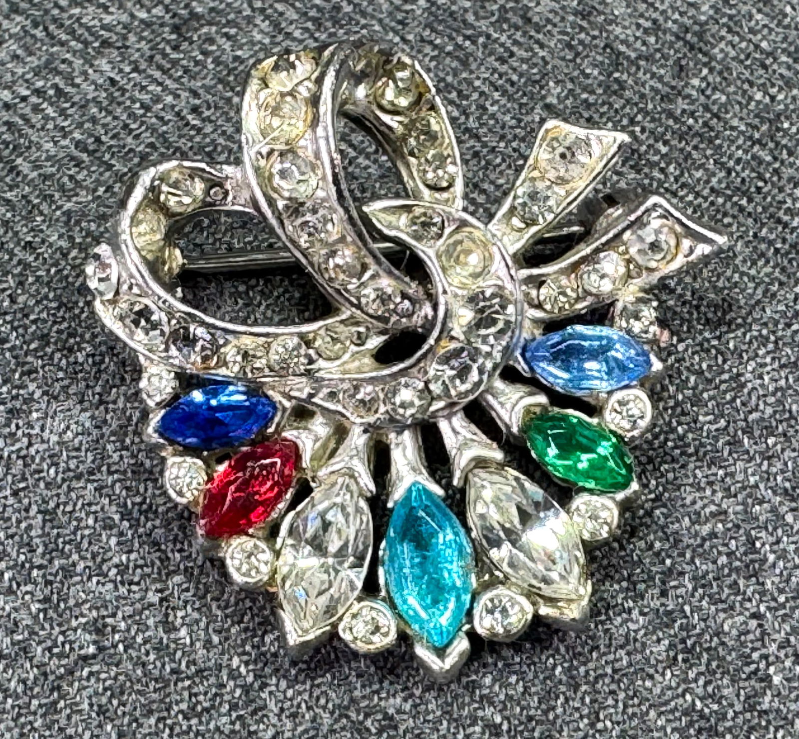 Vintage art deco color & clear crystals silvertone metal pin brooch (1 of 8)