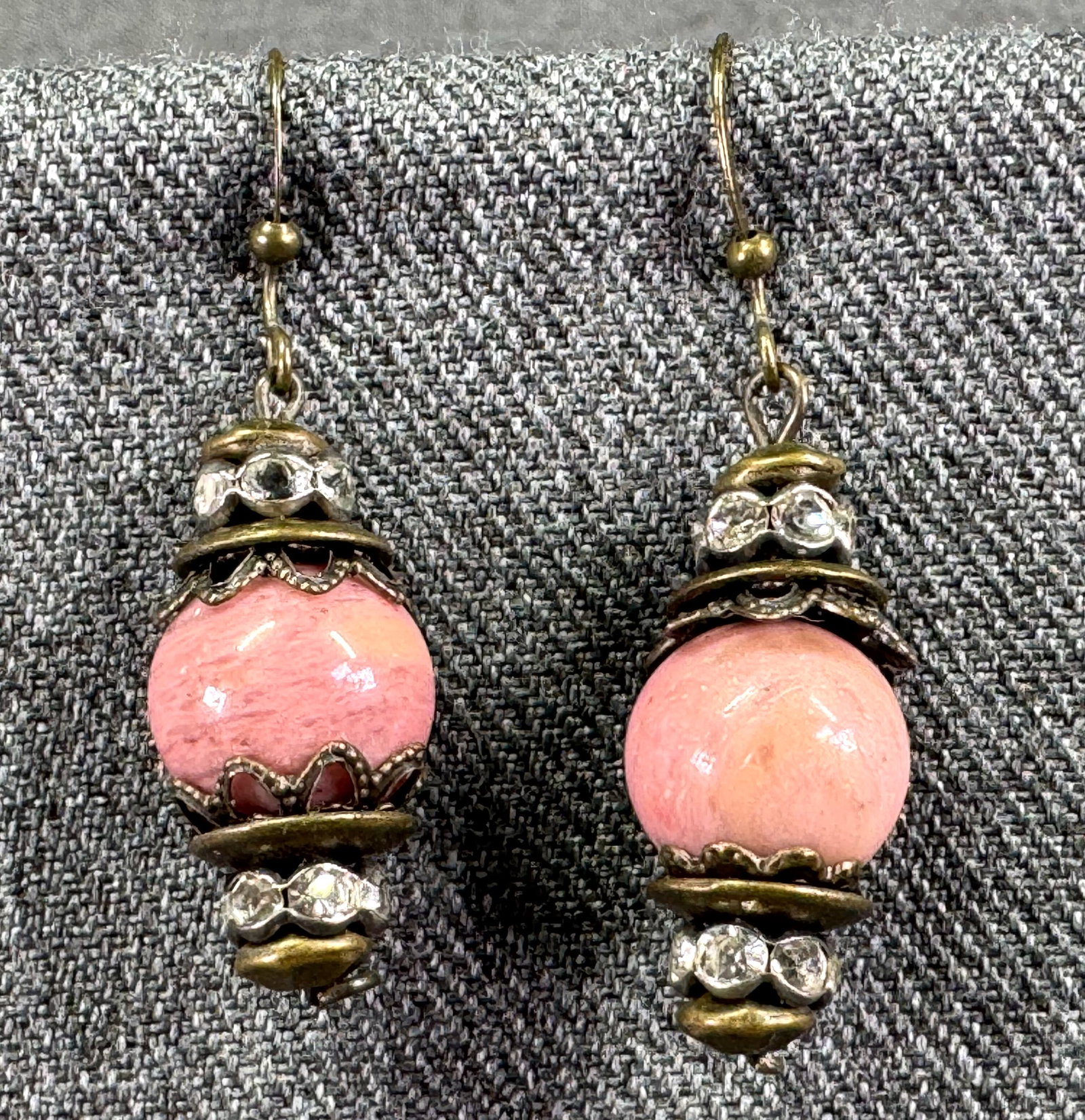 Vintage rose stone bead, clear crystals bronzed metal lantern hook earrings: Vintage rose stone bead, clear crystals bronzed metal lantern hook earrings. Unmarked. For measures please refer to the pictures taken with a measuring tape. Weight: 10 Grams. IN HOUSE Estimated* SHIP