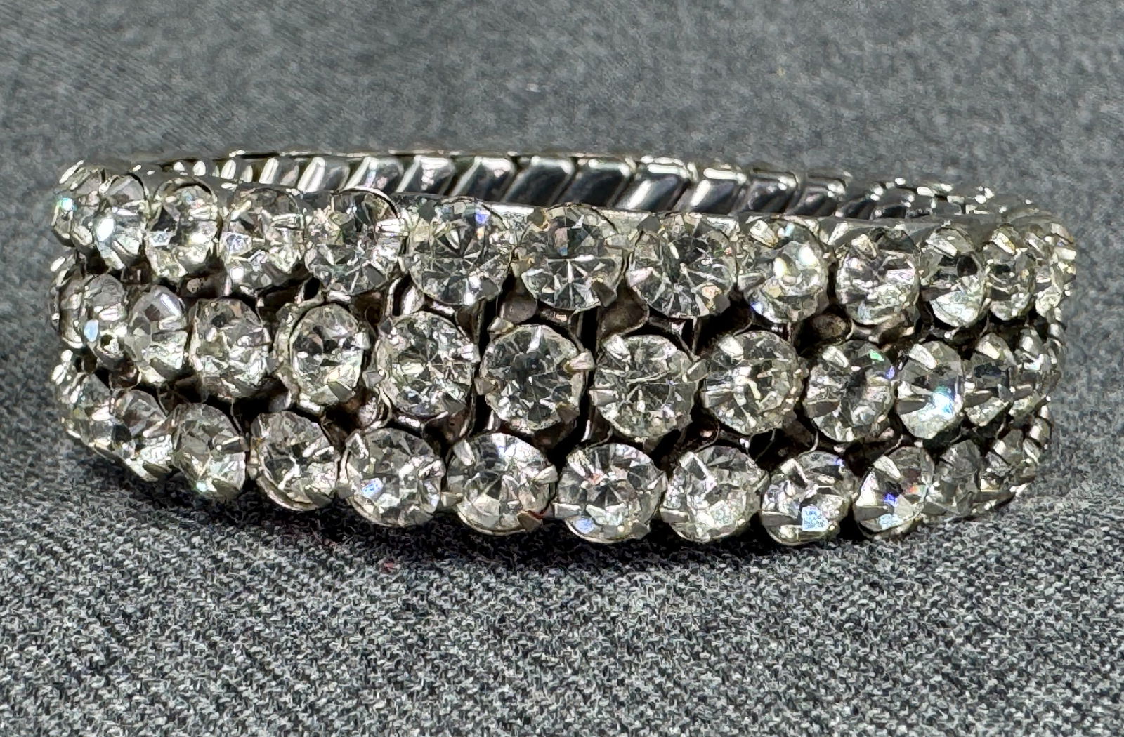 Vintage USA clear crystals silvertoned metal accordion stretch bracelet (1 of 7)