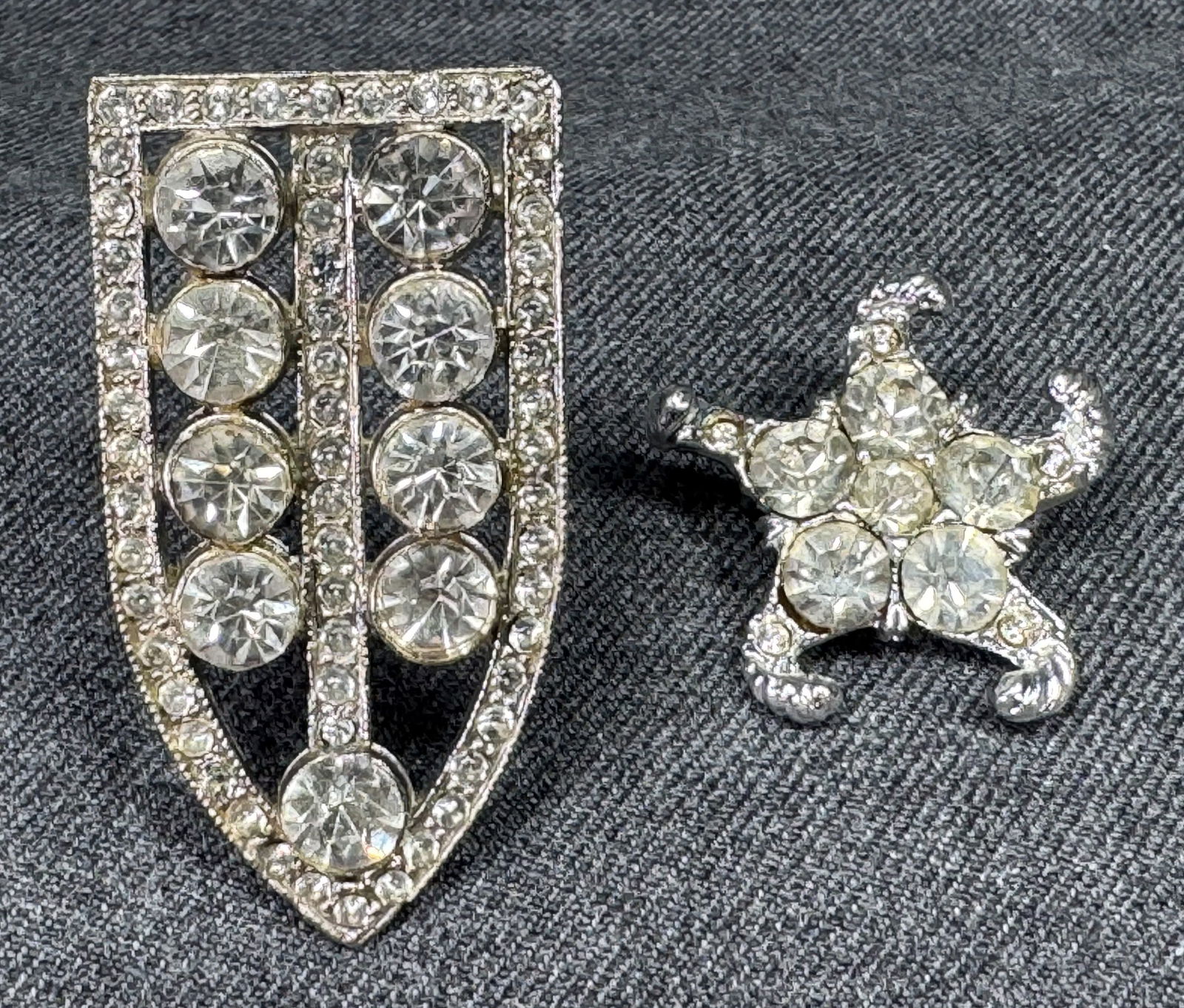 Vintage clear crystals silvertones metal starfish & art deco style pin brooches (1 of 9)