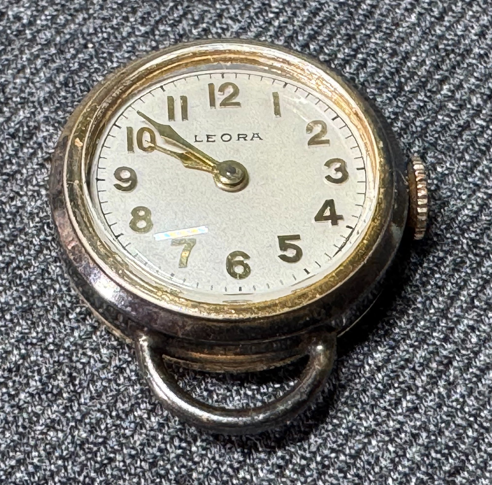 Vintage goldtoned Leora watch pendant .: Vintage goldtoned Leora watch pendant. Not working. For measures please refer to the pictures taken with a measuring tape. Weight: 6 Grams. IN HOUSE Estimated* shipping and handling cost within the U.