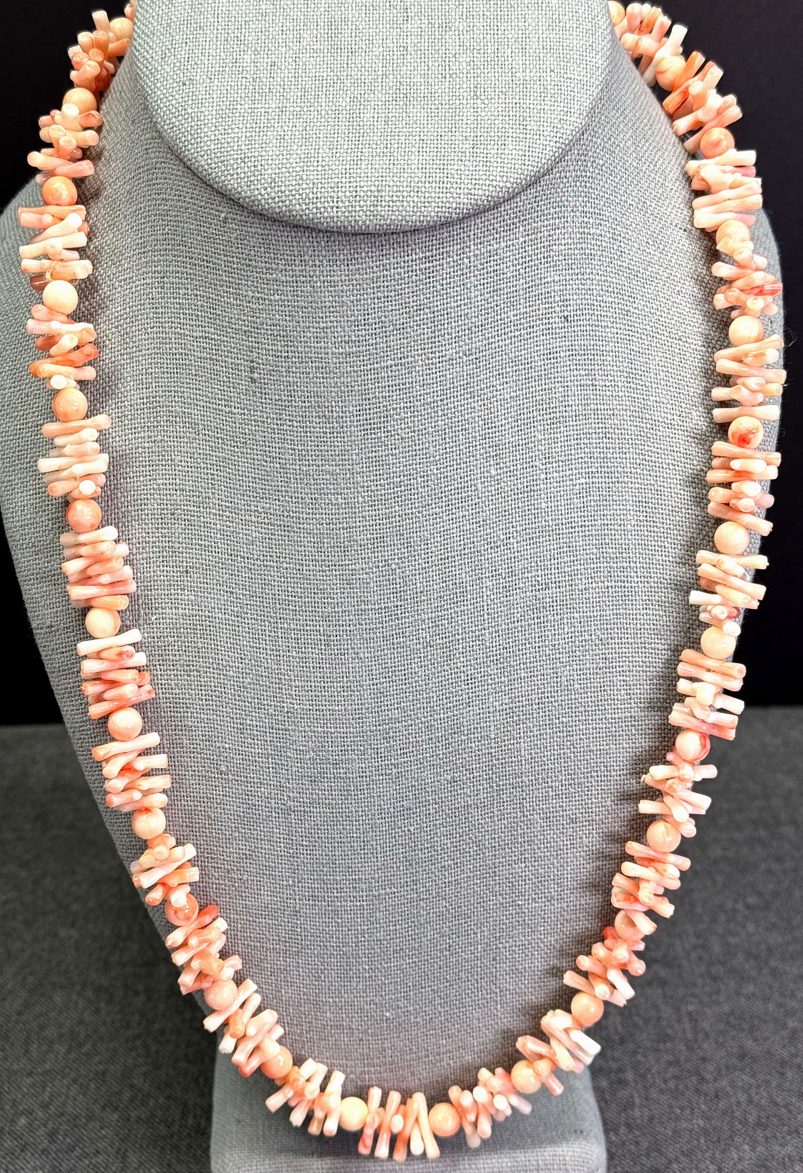 Vintage rose coral color plastic branch & rounded beads necklace: Vintage rose coral color plastic branch & rounded beads necklace. Unmarked. For measures please refer to the pictures taken with a measuring tape. Weight: 20 Grams. This is a NO RESERVE AUCTION: there