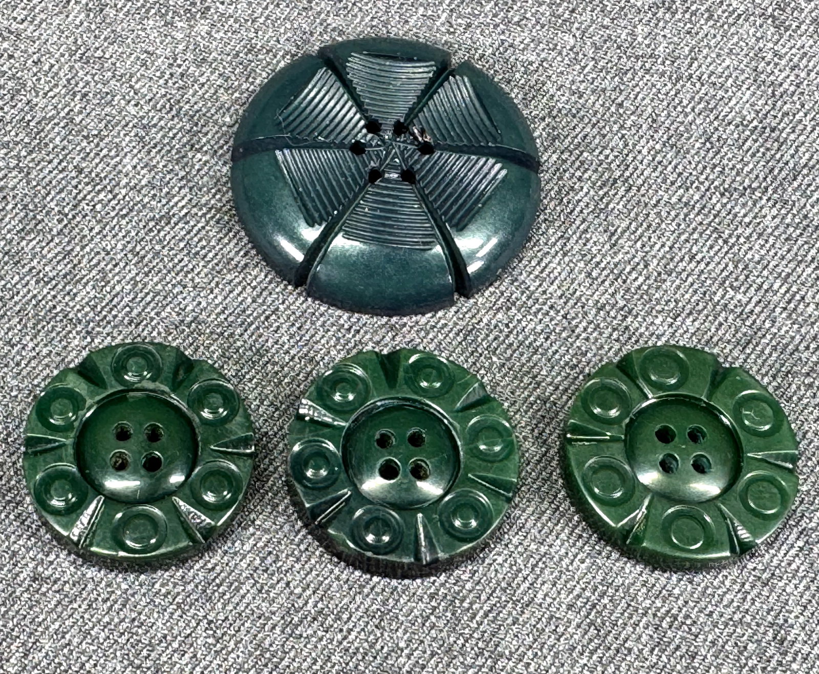 Vintage art deco carved green galalith flower buttons. Lot of 4: Vintage art deco carved green galalith flower buttons. Lot of 4. For measures please refer to the pictures taken with a measuring tape. IN HOUSE Estimated* shipping and handling cost within the U.S. :