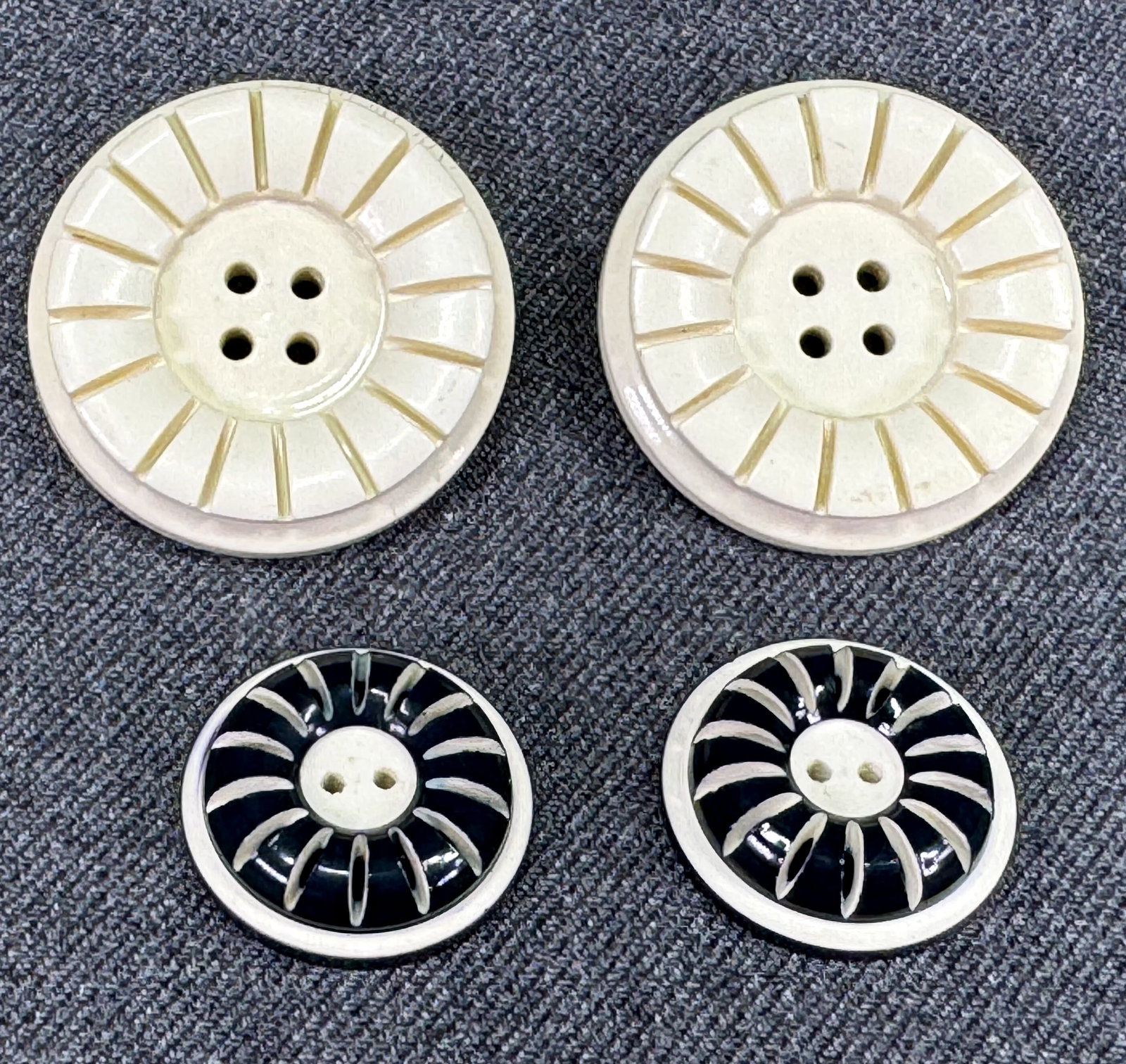 Vintage art deco carved creamy galalith and B&W celluloid flower buttons. Lot of 4: Vintage art deco carved creamy galalith and B&W celluloid flower buttons. Lot of 4. For measures please refer to the pictures taken with a measuring tape. IN HOUSE Estimated* shipping and handling cos
