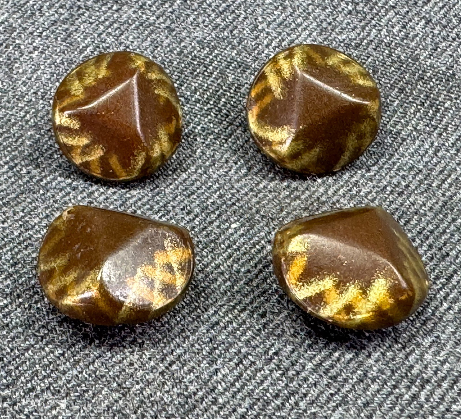 Antique art deco golden accents brown celluloid tin back buttons. Lot of 4: Antique art deco golden accents brown celluloid tin back buttons. Lot of 4. For measures please refer to the pictures taken with a measuring tape. IN HOUSE Estimated* shipping and handling cost within