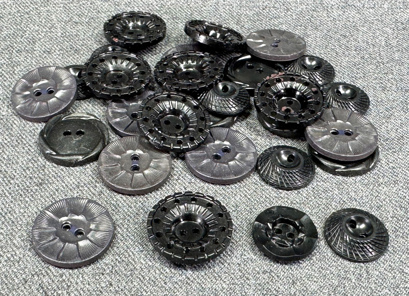 Vintage black and dark gray assorted plastic buttons. Most flowers Lot of 33 .: Vintage black and dark gray assorted plastic buttons. Most flowers Lot of 33 . For measures please refer to the pictures taken with a measuring tape. IN HOUSE Estimated* shipping and handling cost wit