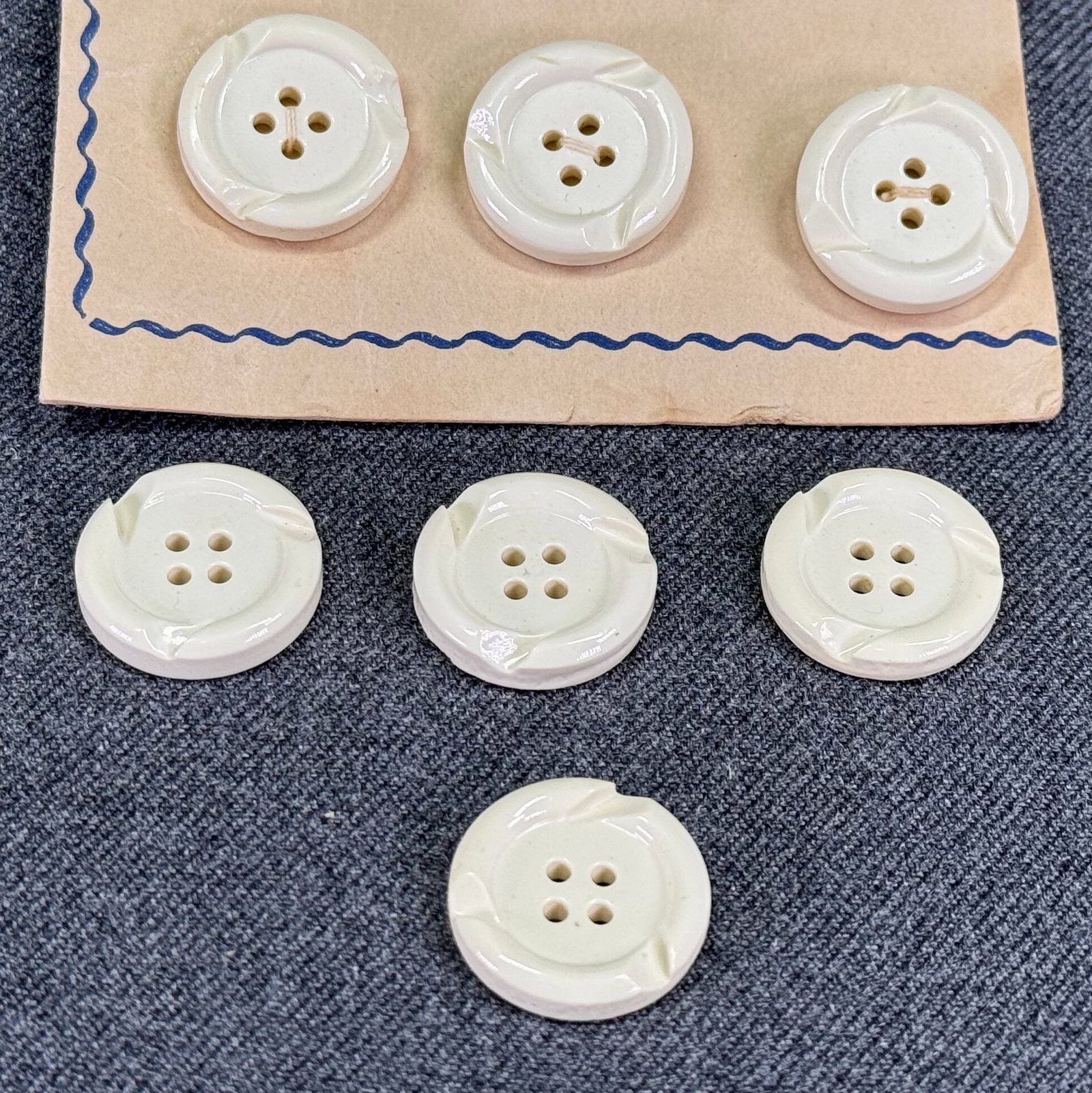Vintage carved creamy galalith rounded buttons. Lot of 7 .: Vintage carved creamy galalith rounded buttons. Lot of 7 . For measures please refer to the pictures taken with a measuring tape. Galalith (milk stone) is a registered trademark, patented in the 1890'