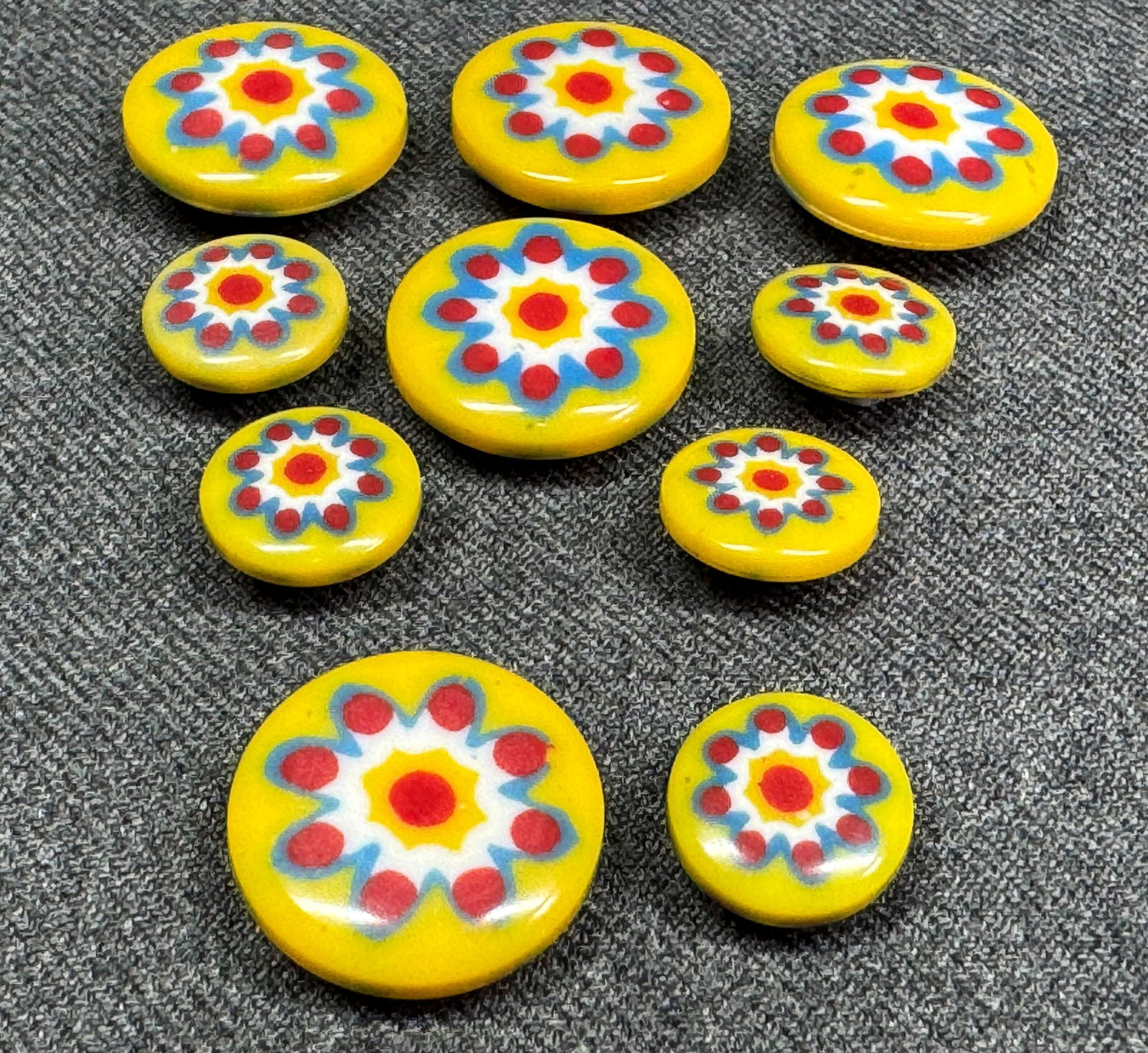 Vintage flower power yellow assorted size millefiori plastic buttons. Lot of 10. Unused: Vintage flower power yellow assorted size millefiori plastic buttons. Lot of 10. Unused For measures please refer to the pictures taken with a measuring tape. IN HOUSE Estimated* shipping and handling
