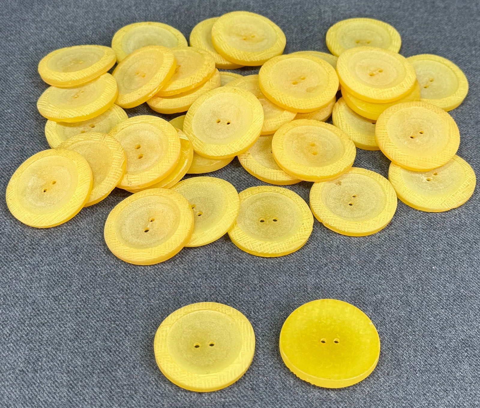 Vintage artisan hand finished yellow plastic buttons. Lot of 35: Vintage artisan hand finished yellow plastic buttons. Lot of 35 For measures please refer to the pictures taken with a measuring tape. Weight: 110 Grams. IN HOUSE Estimated* shipping and handling cost