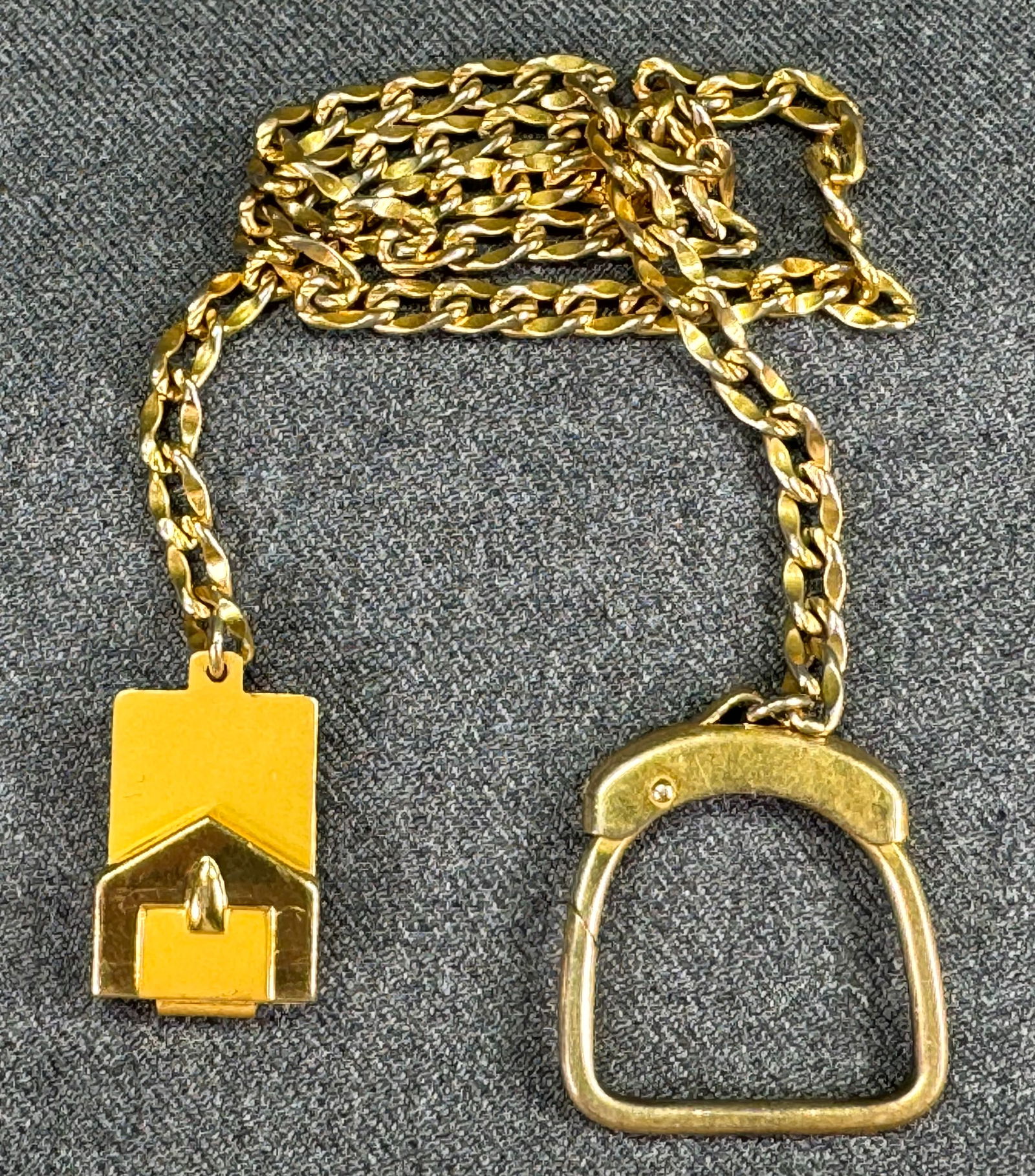 Vintage Swank Letter F Clip Pocket Watch Fob Keychain: Vintage Swank Letter F Clip Pocket Watch Fob Keychain. Marked. For measures please refer to the pictures taken with a measuring tape. Weight: 27 Grams IN HOUSE Estimated* SHIPPING & HANDLING COST WITH