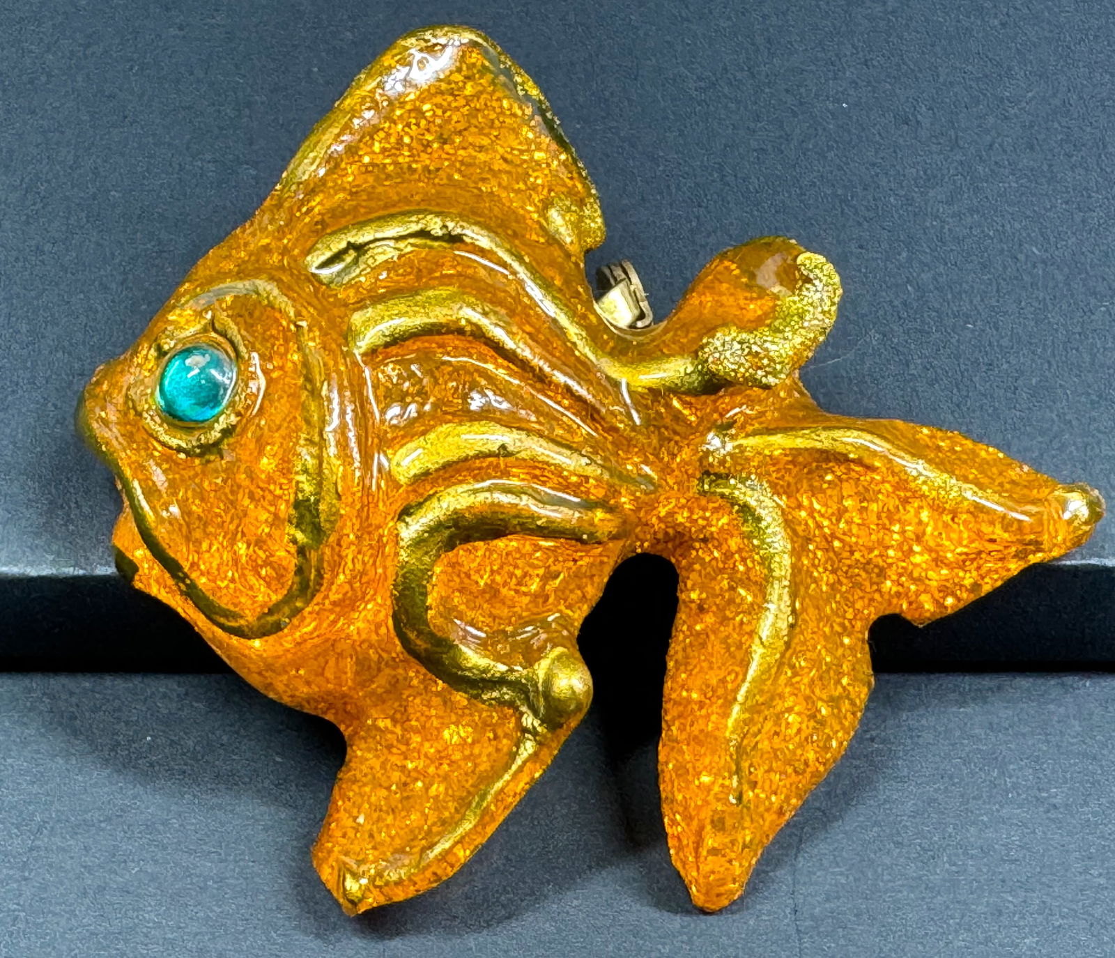 Vintage West German painted glitter plastic fish pin brooch.: Vintage West German painted glitter plastic fish pin brooch. Marked Made in W Germany. For measures please refer to the pictures taken with a measuring tape. Weight: 15 Grams. This is a NO RESERVE AUC