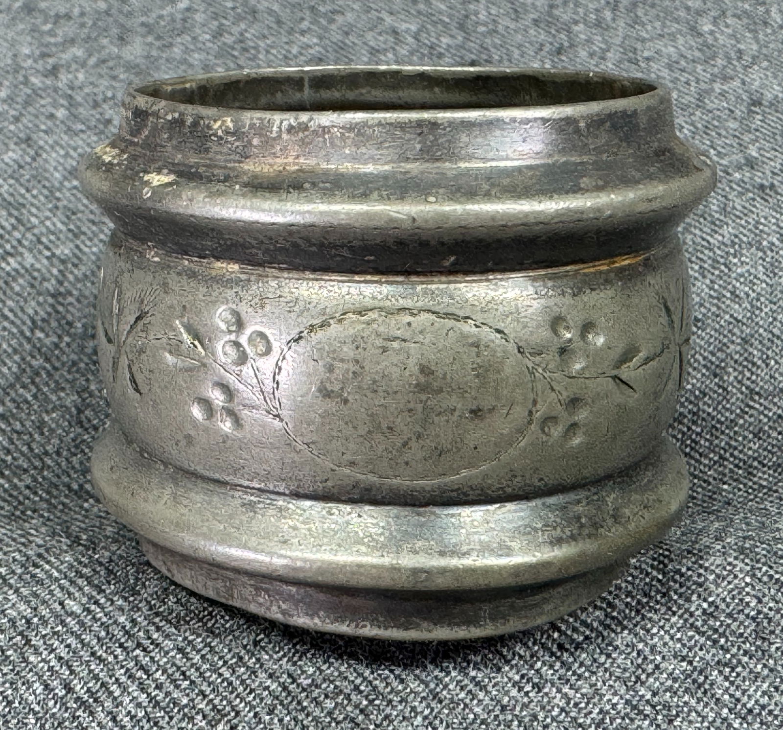 Antique monogram space flowers pewter napkin ring. (1 of 8)