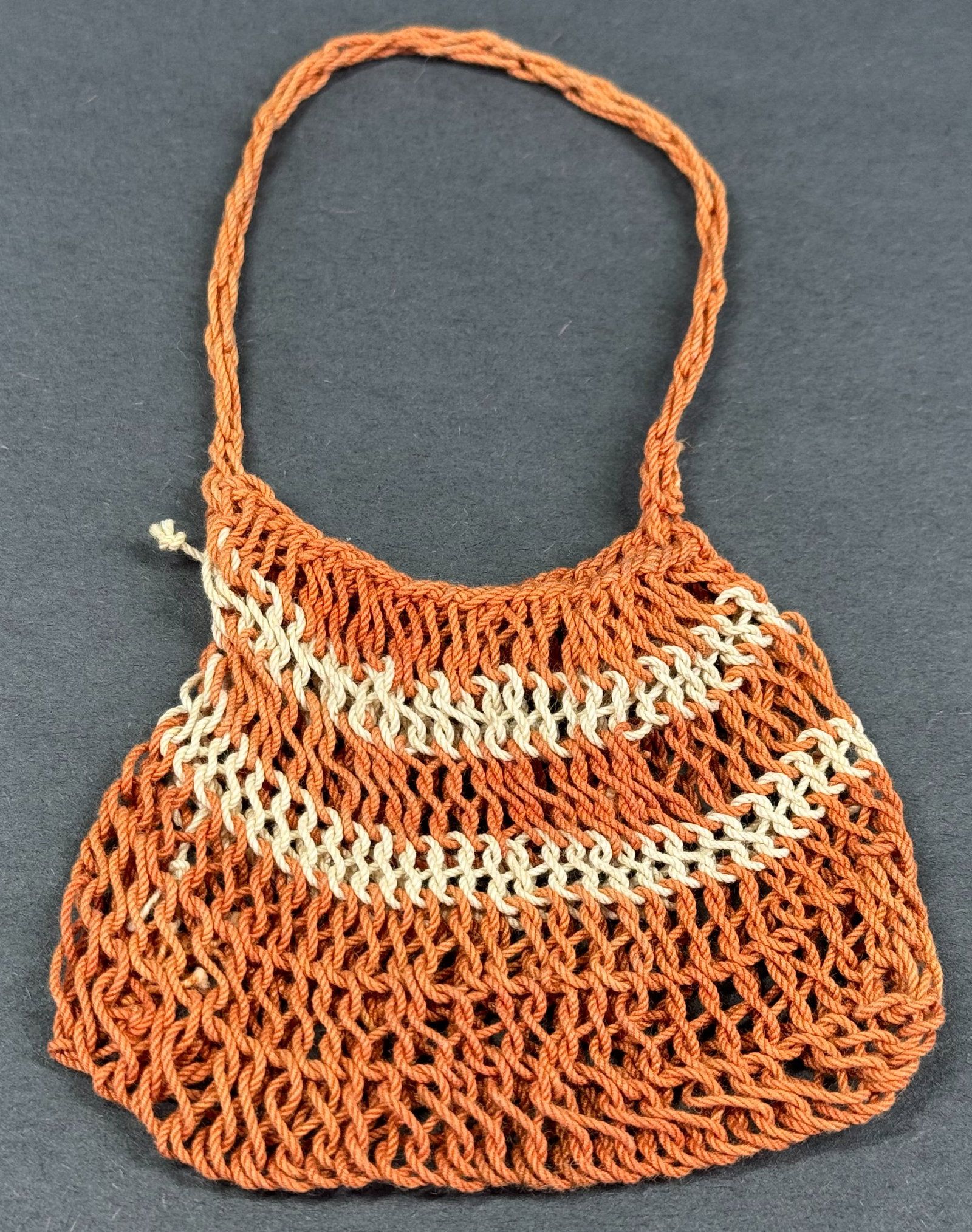 Vintage Ethnic Bilum Style Miniature Bag.: Vintage Ethnic Bilum Style Miniature Bag. For measures please refer to the pictures taken with a measuring tape. Weight: 5 Grams. This is a NO RESERVE AUCTION: there are no hidden or confidential rese