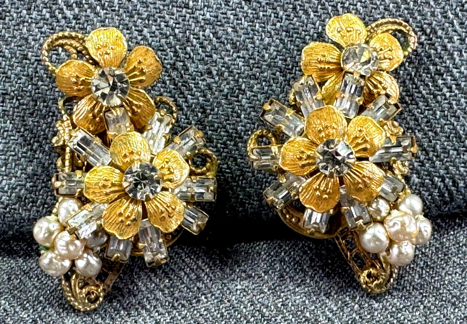 Vintage signed Miriam Haskell pearly, crystals goldtoned flowers clip earrings (1 of 8)