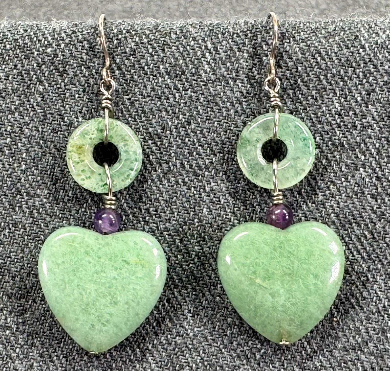 Vintage green aventurine heart & donut, amethyst bead sterling hook earrings: Vintage green aventurine heart & donut, amethyst bead sterling hook earrings. Unmarked. For measures please refer to the pictures taken with a measuring tape. Weight: 10 Grams. IN HOUSE Estimated* SHI